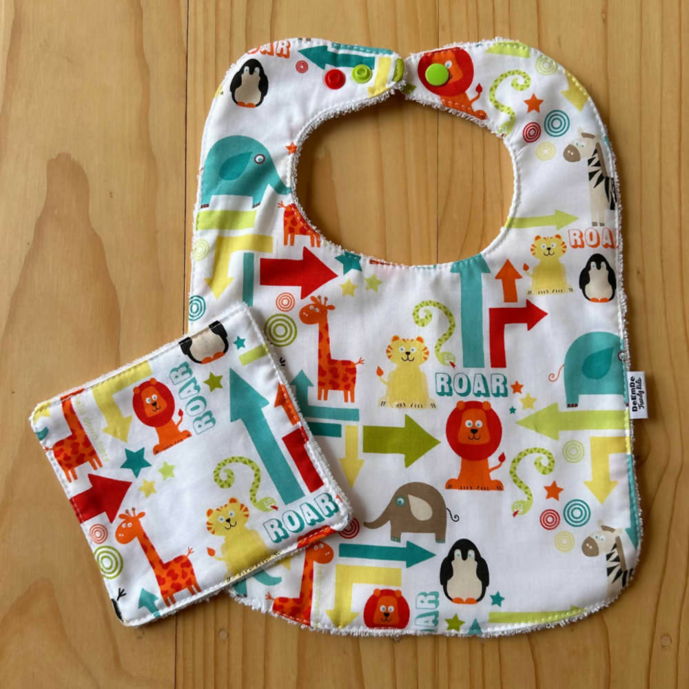 baby-bib-and-wipe-set-animal-print