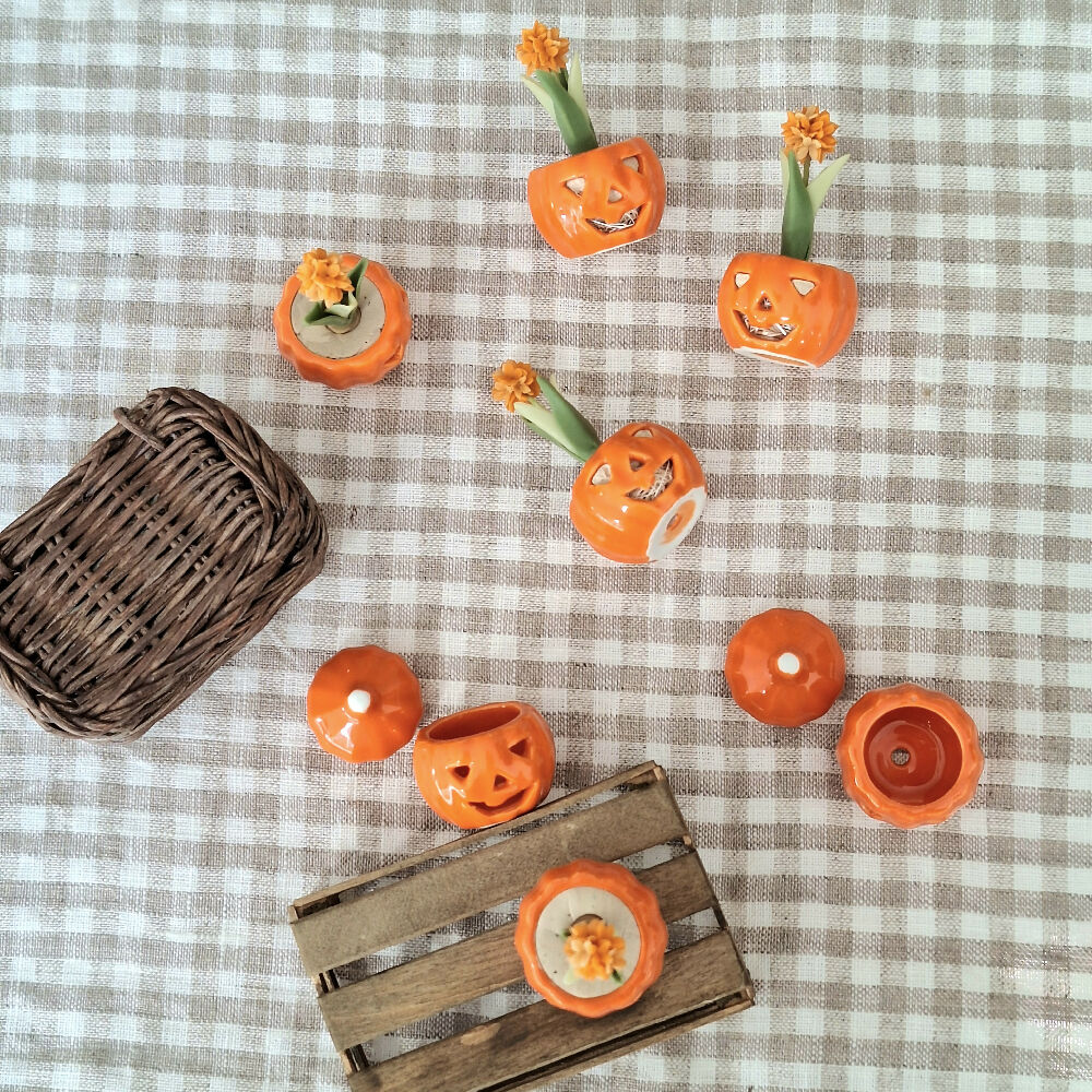 Planter with flowers/pot with Lid - JACK O'LANTERN