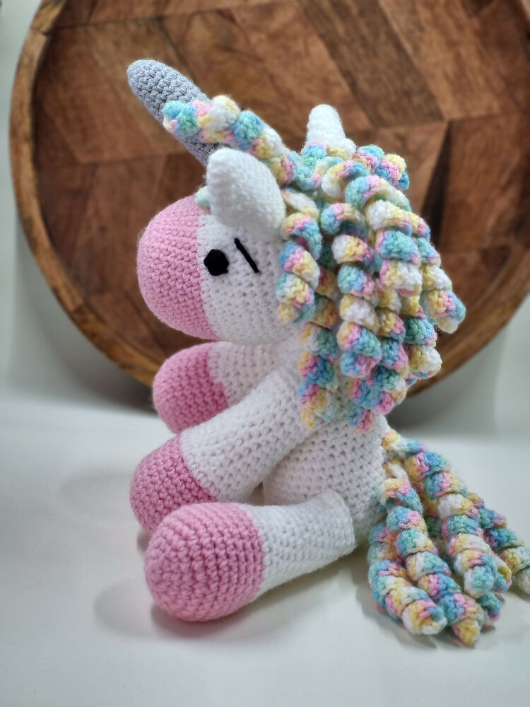 Unicorn (pink hooves) 3