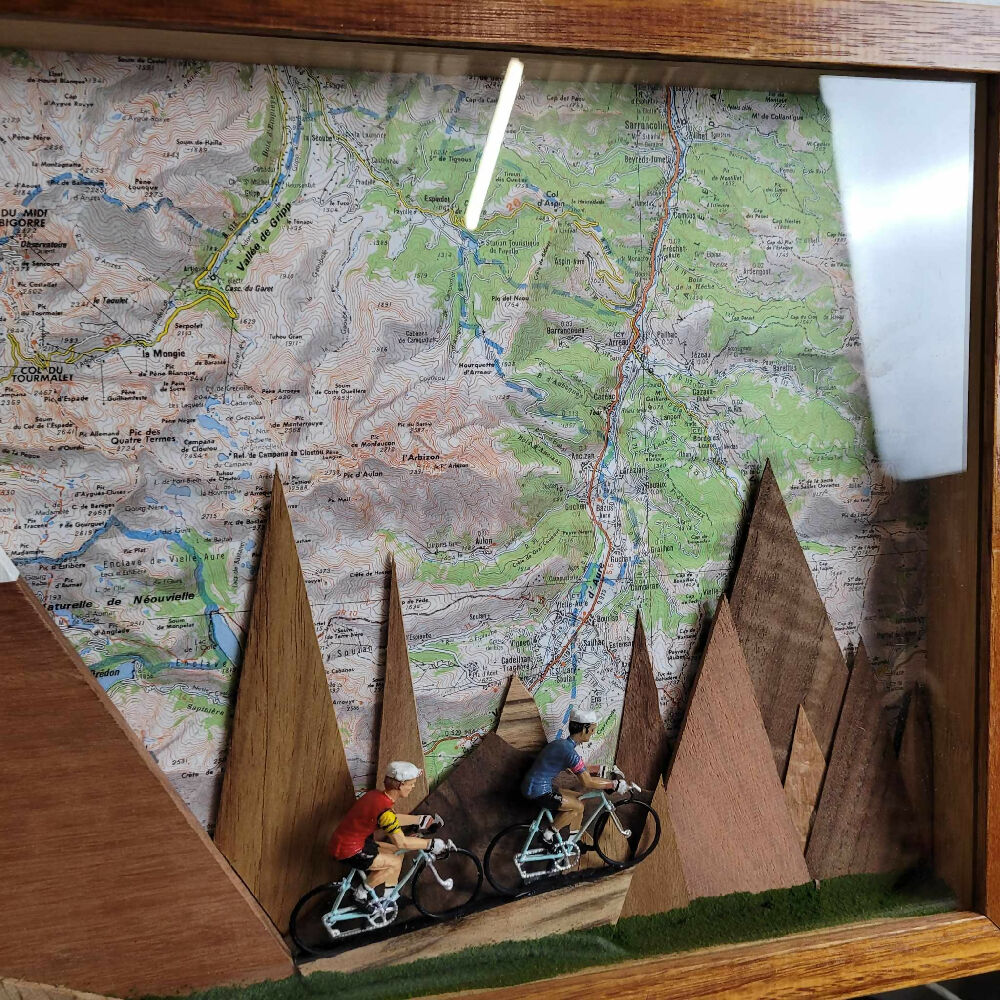 3d picture of cyclists in the Pyrenees unique design