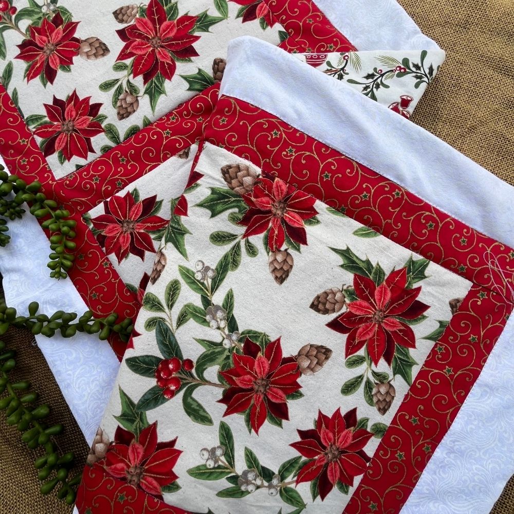 Christmas table runner | Reversible | Pointsettias