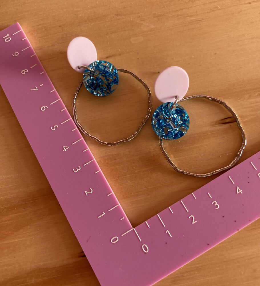 Glittery blue / silver alloy circle earrings
