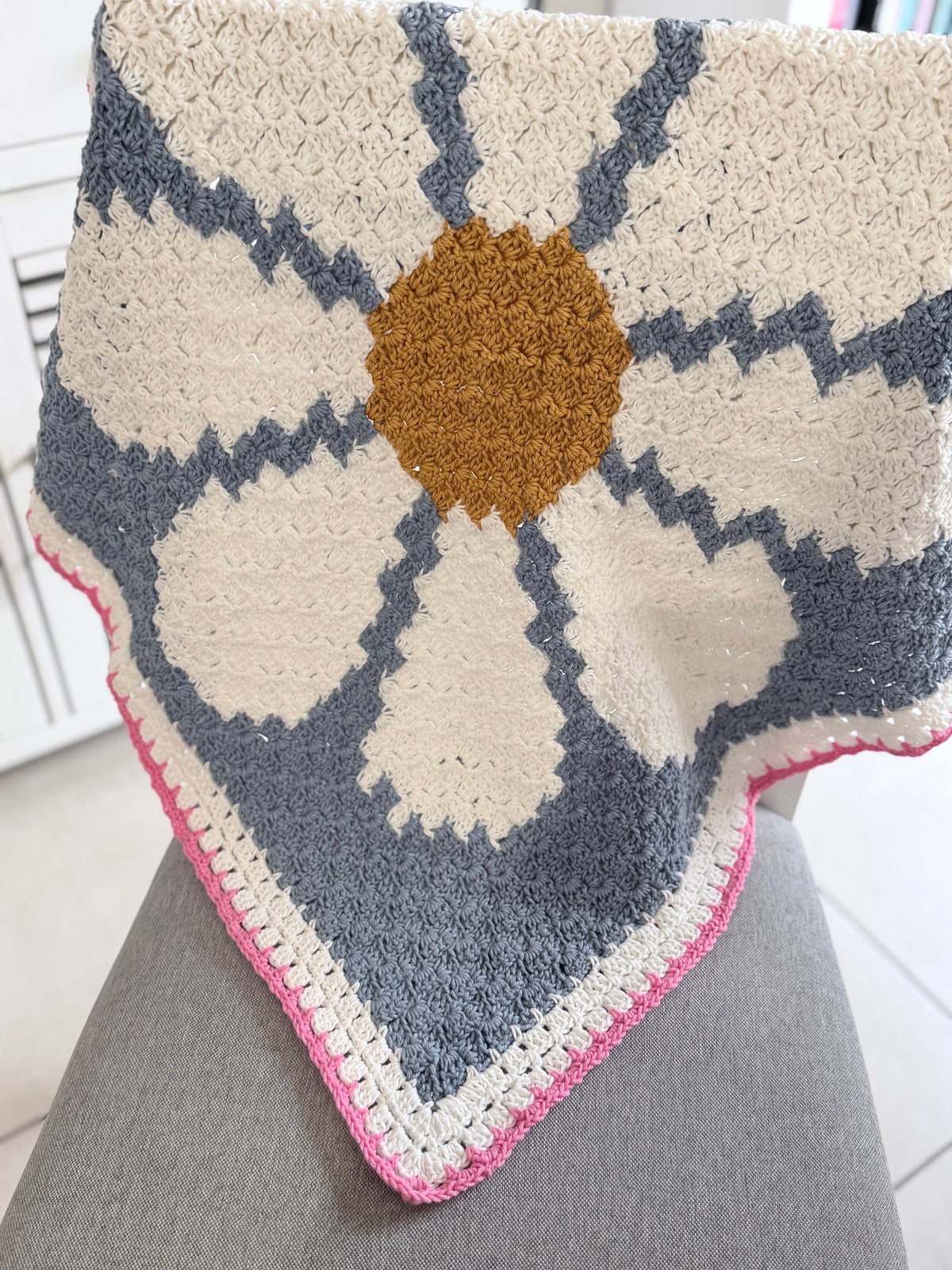 #129 -Daisy Lap Size Blanket/Baby Blanket