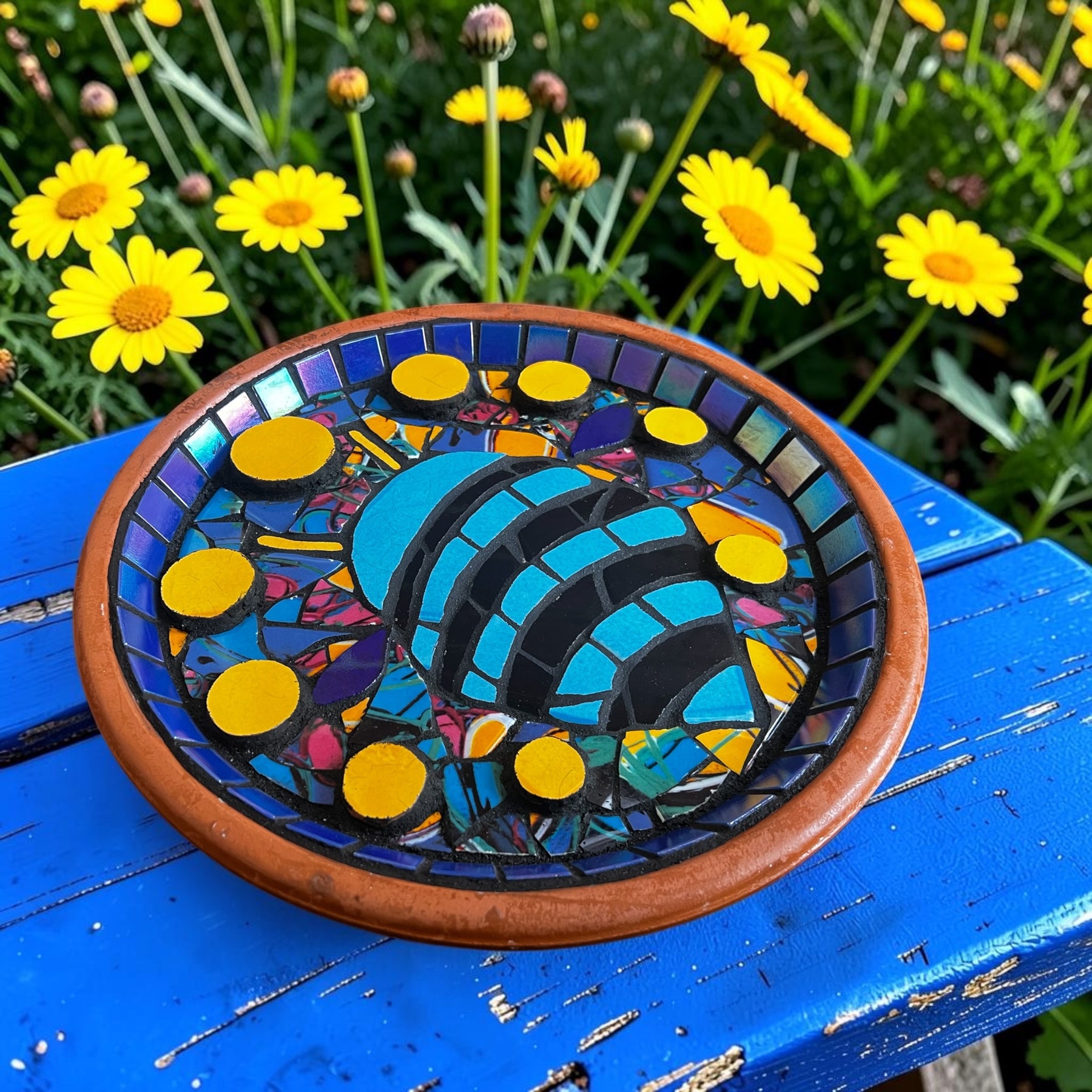Mosaic Bee Bath. Blue Banded Bee.