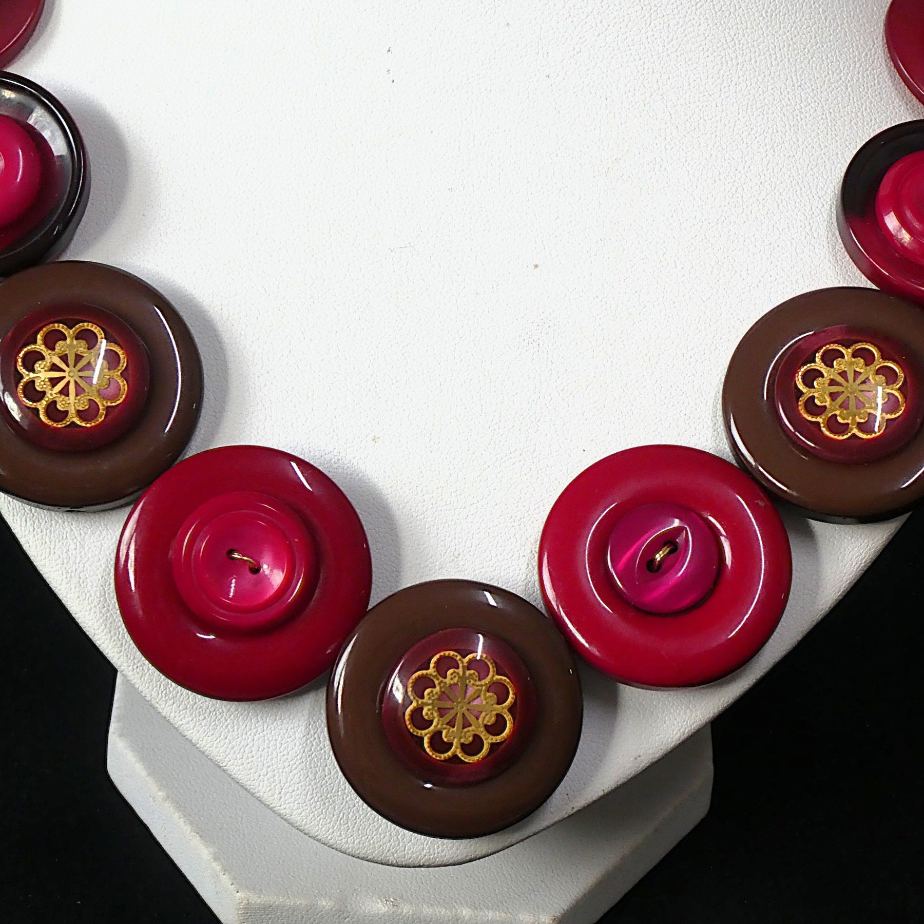 Button necklace - Cherry Ripe