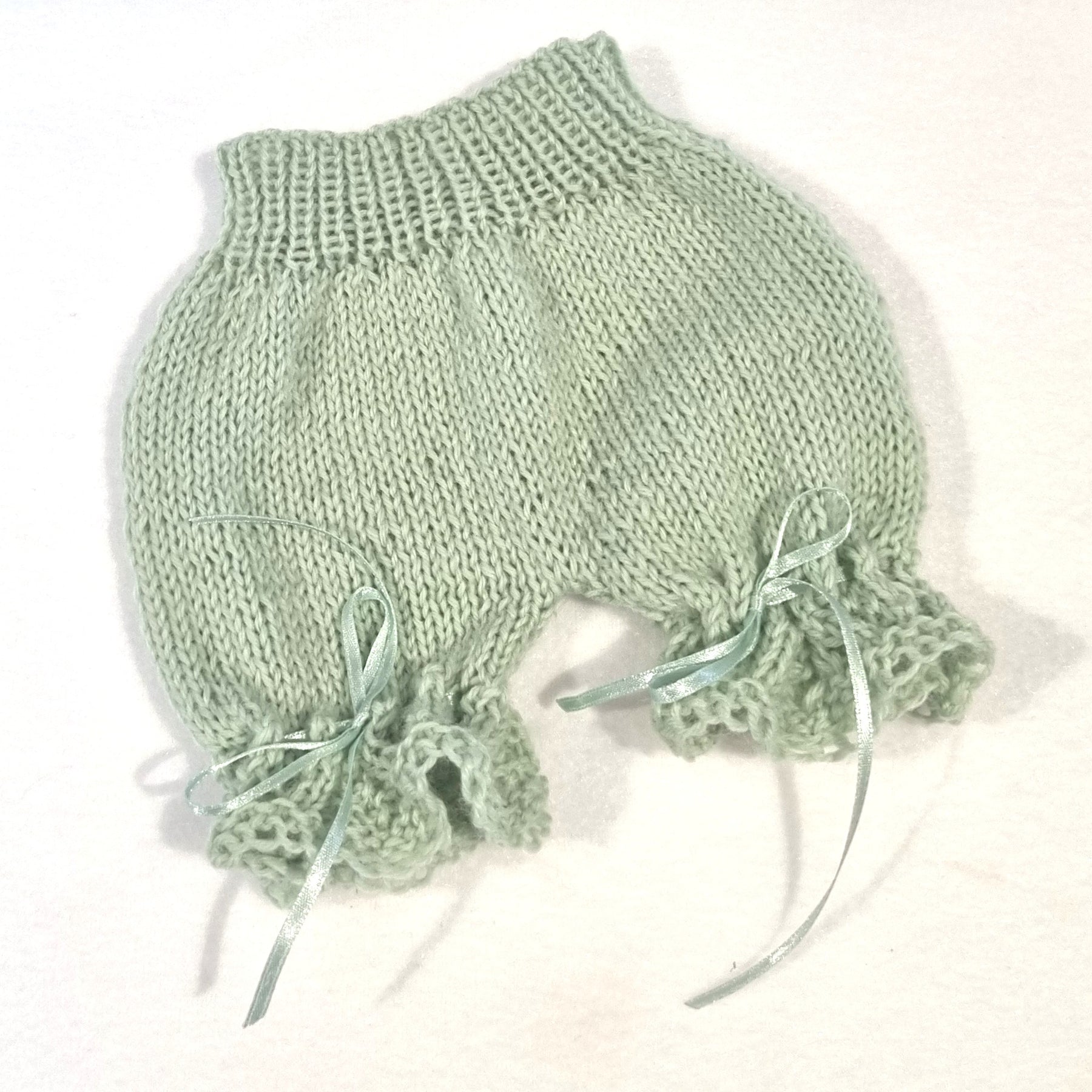 Hand knitted 3 piece Reborn Baby/Premmie hand knitted outfit - Newborn gift set - BB01
