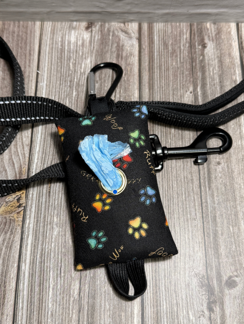 Dog Poop Bag Holder – Lead-Mounted