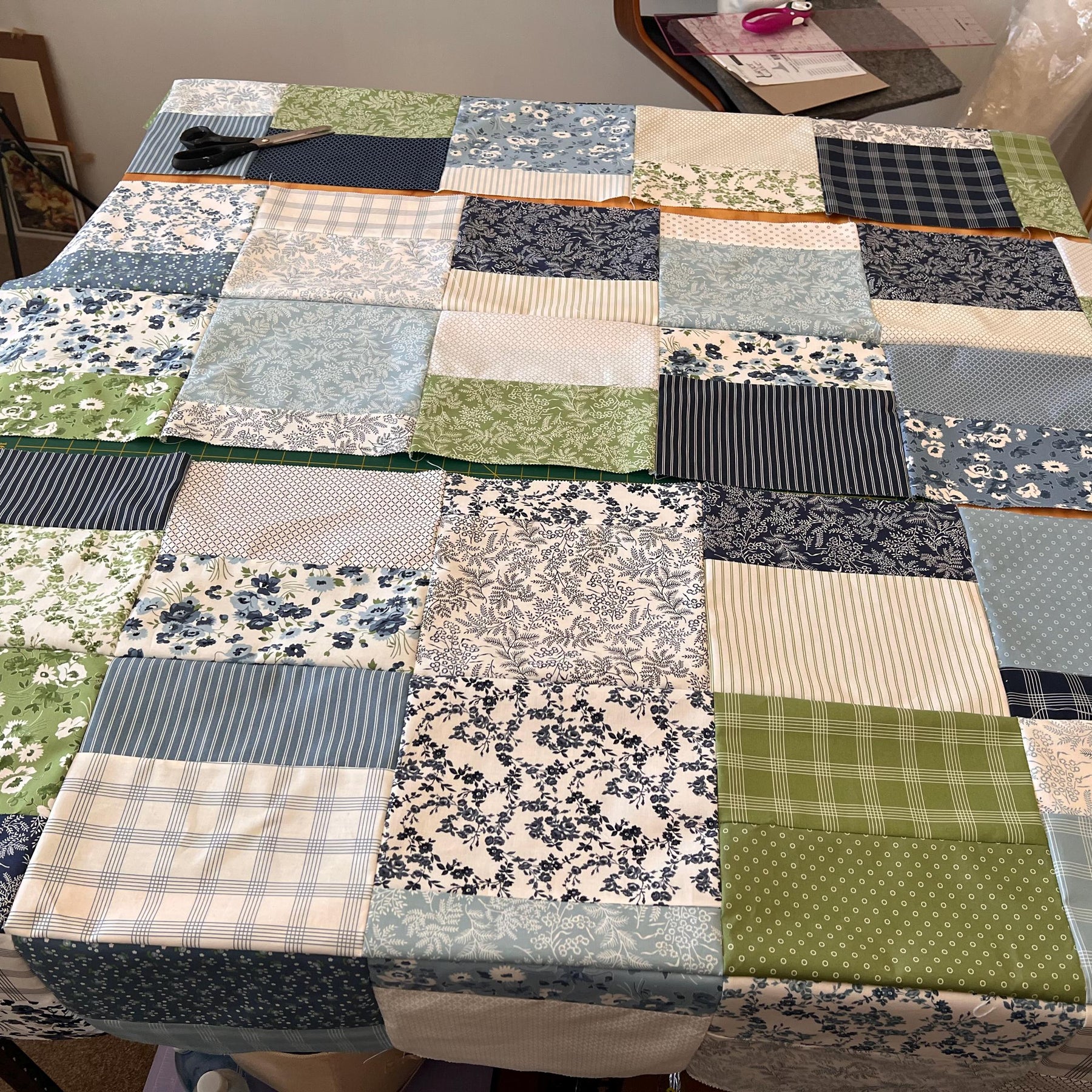 3 Cuts Layer Cake Quilt Pattern: Modern Scalloped Edges, Beginner Friendly PDF video tutorial