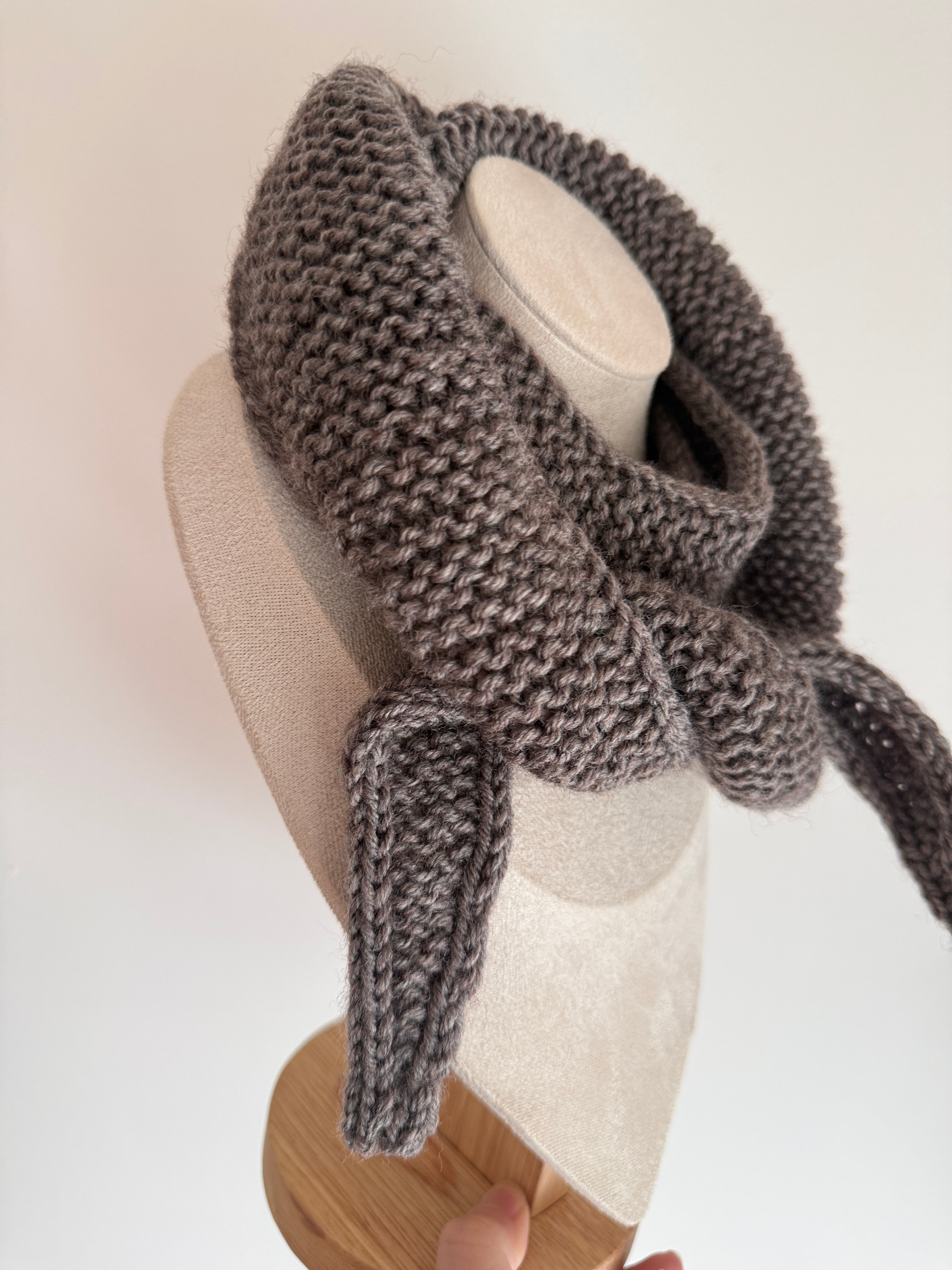 Knitted sophie scarf in brown