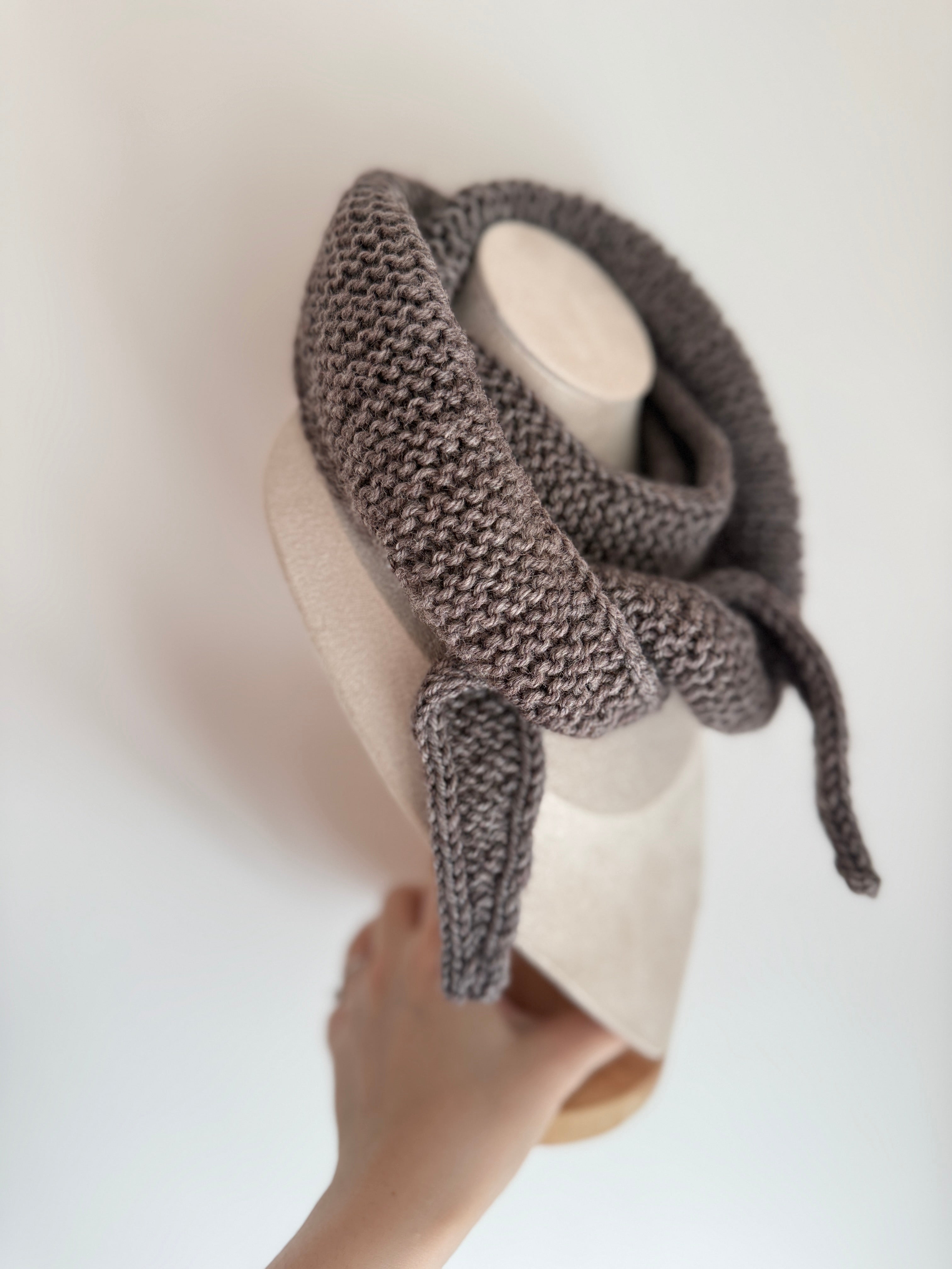 Knitted sophie scarf in brown