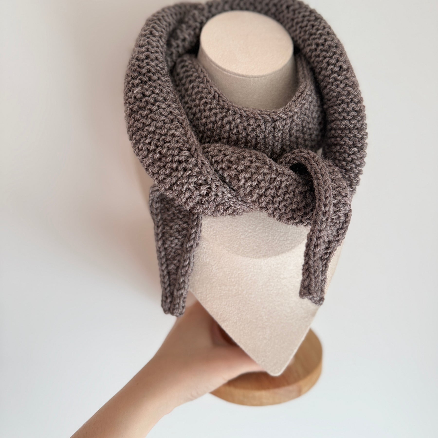Knitted sophie scarf in brown