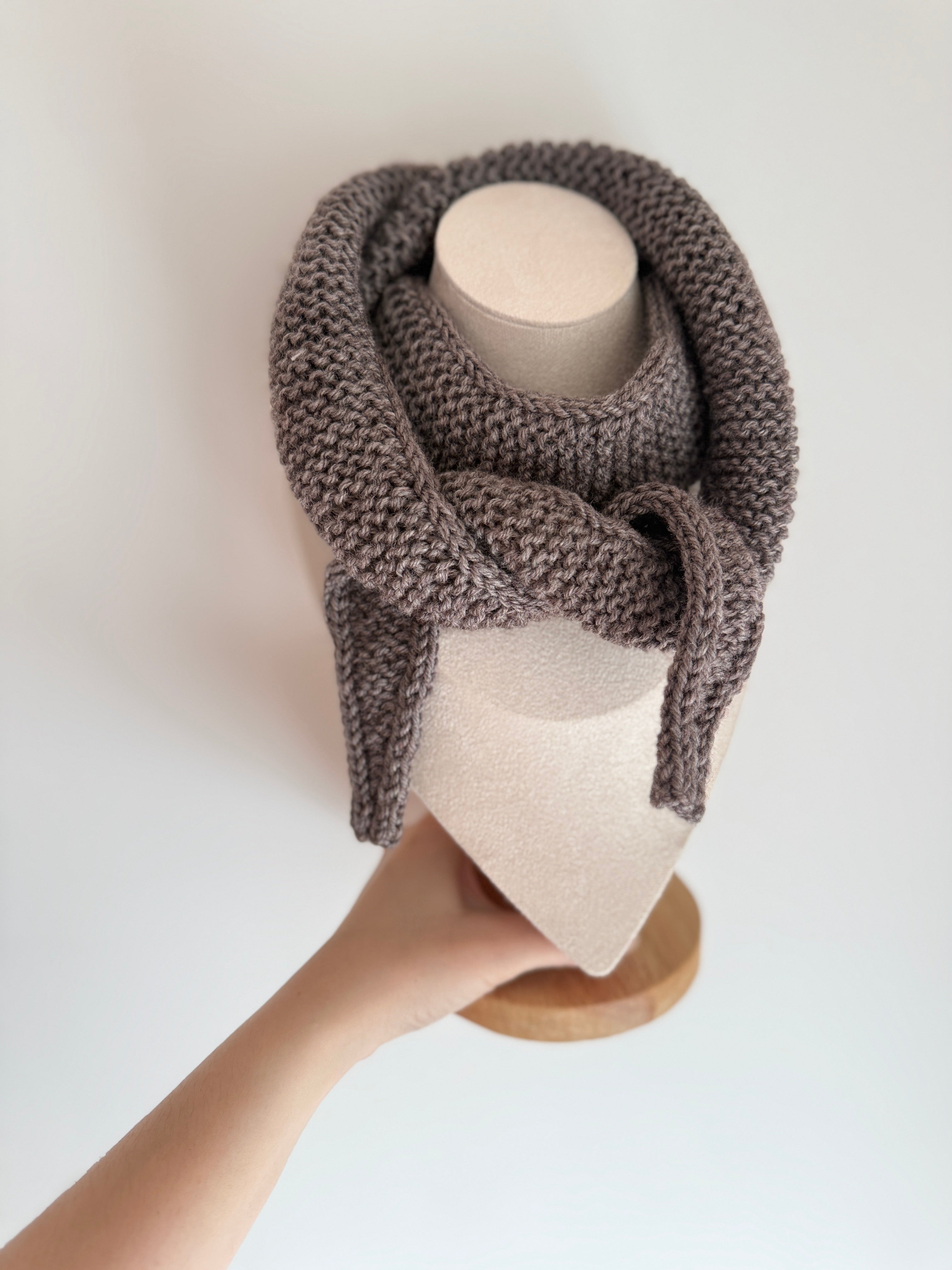 Knitted sophie scarf in brown