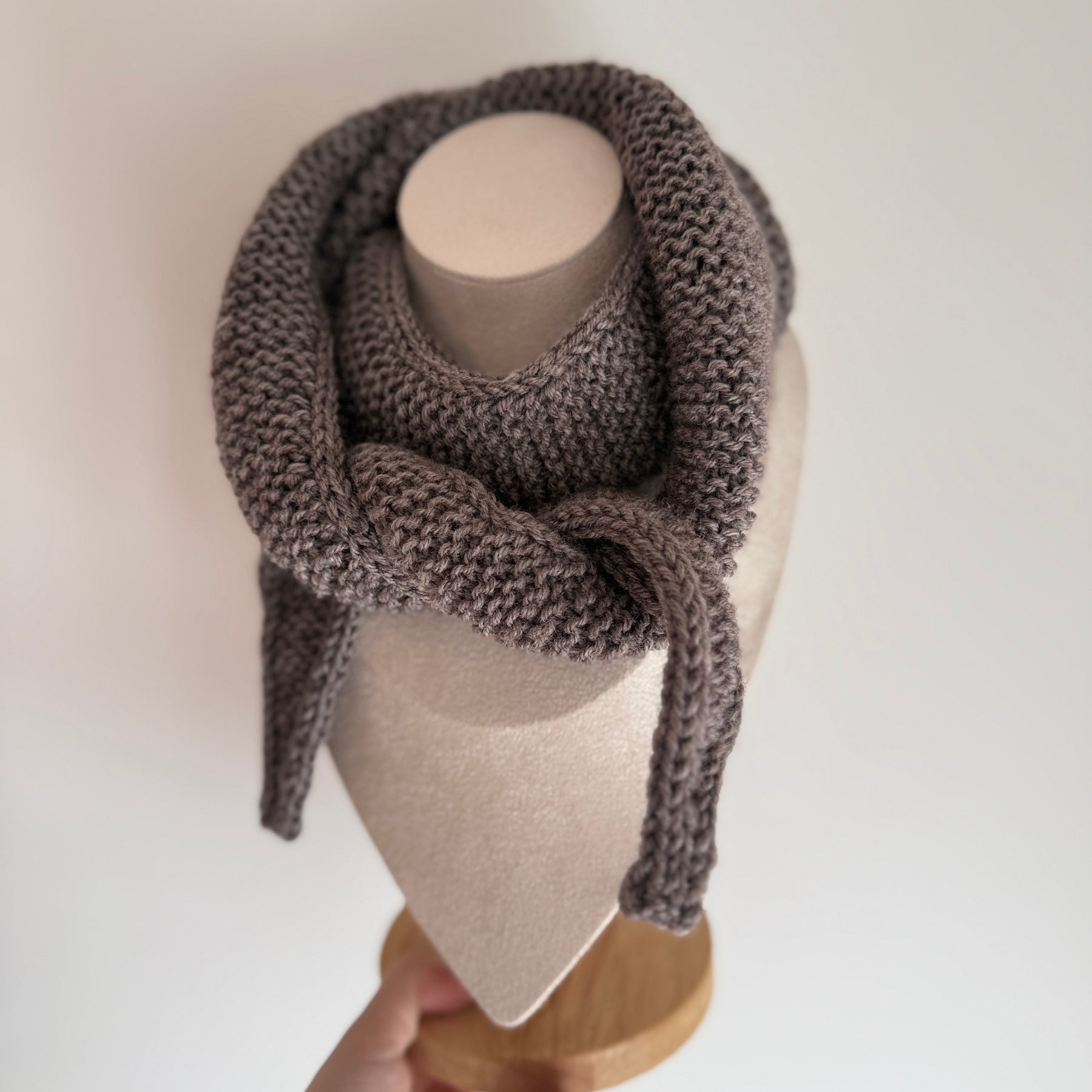 Knitted sophie scarf in brown