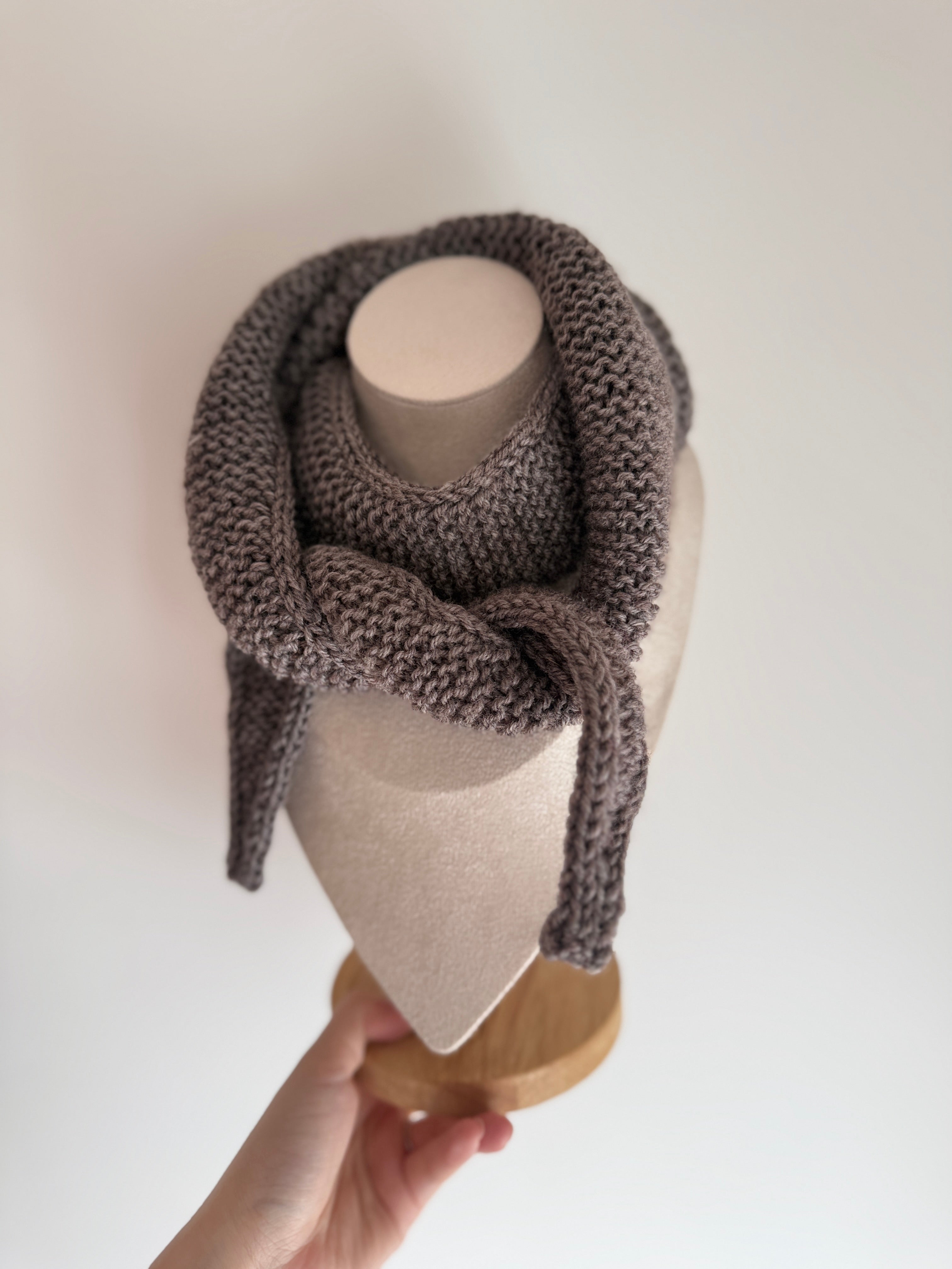 Knitted sophie scarf in brown
