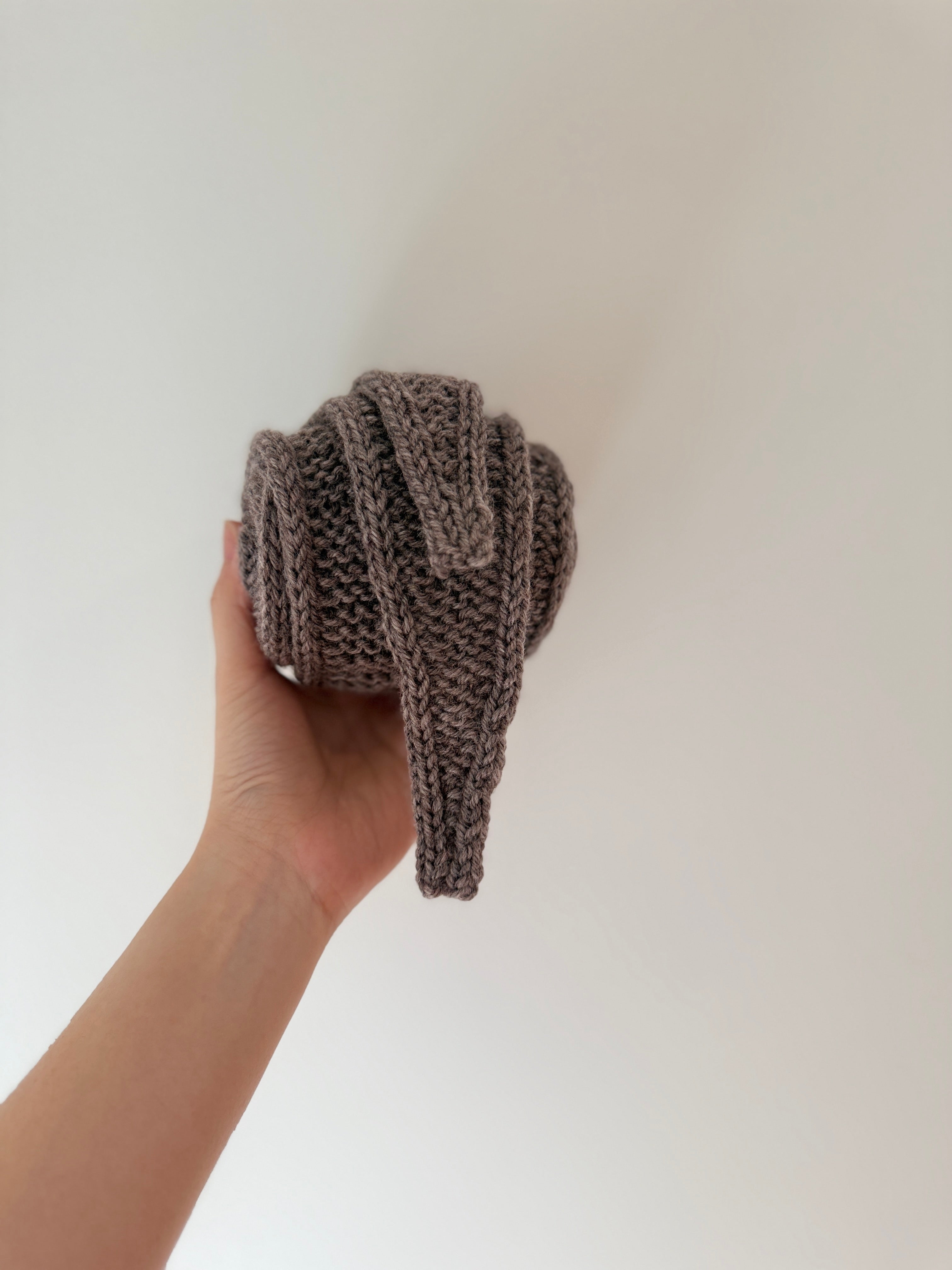 Knitted sophie scarf in brown