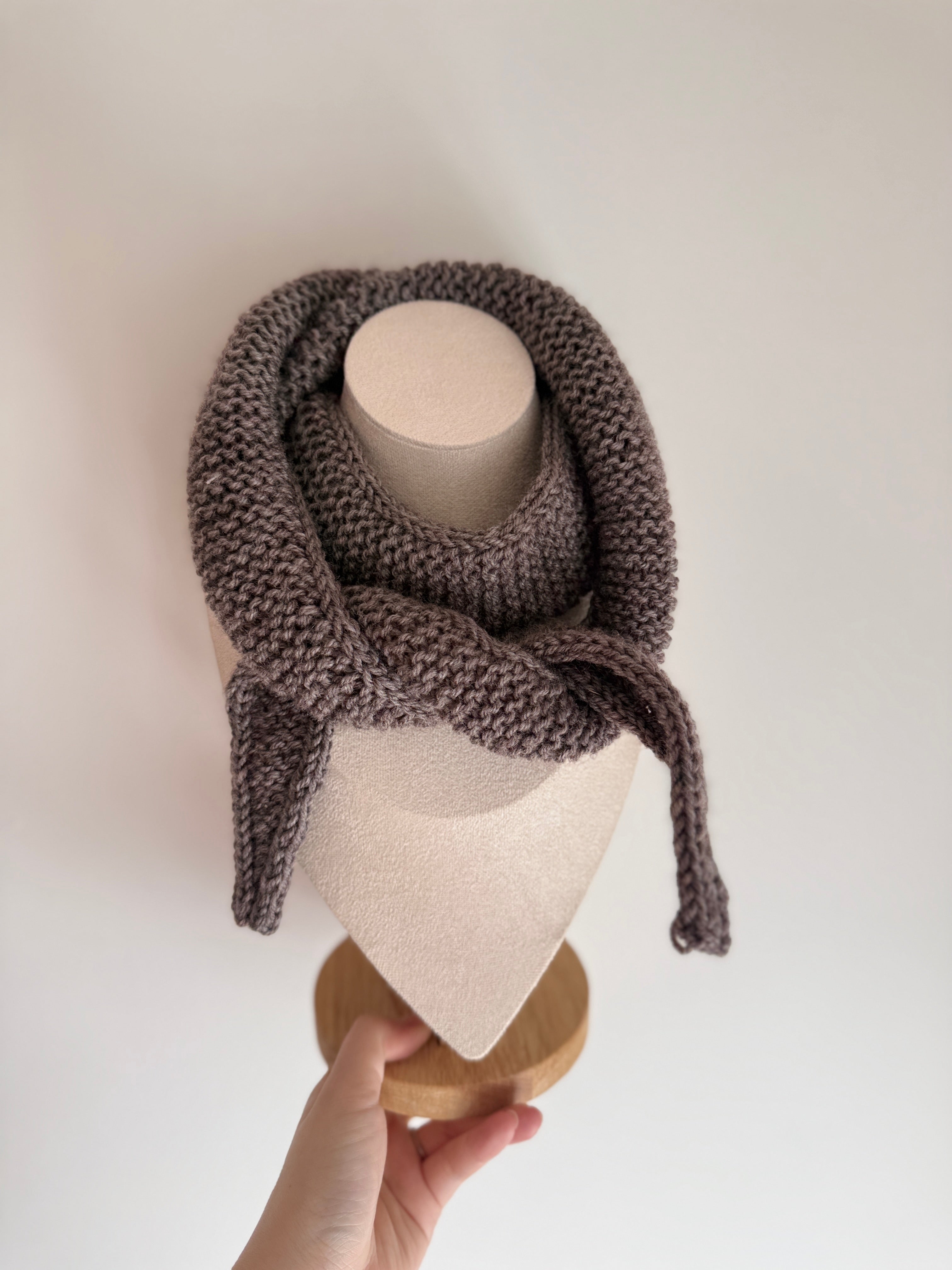 Knitted sophie scarf in brown