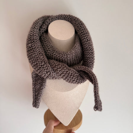 Knitted sophie scarf in brown