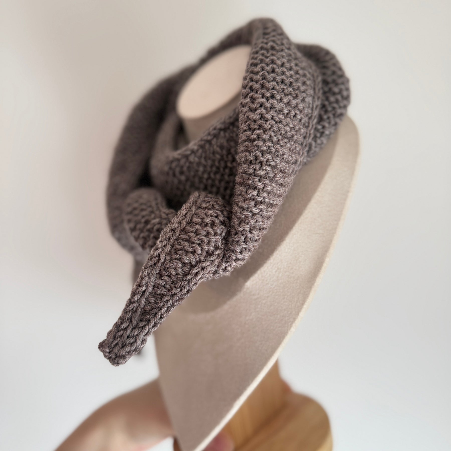 Knitted sophie scarf in brown