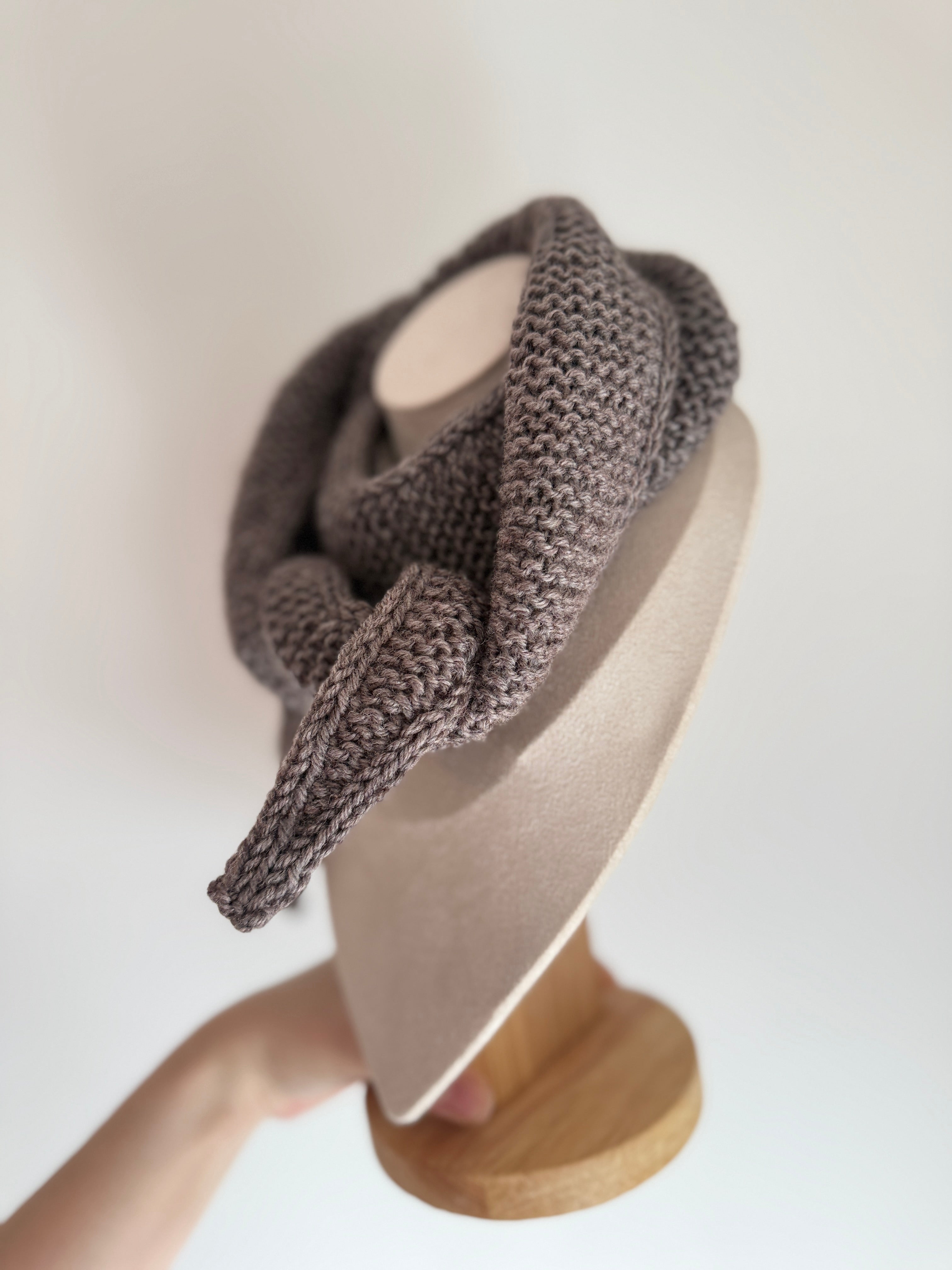 Knitted sophie scarf in brown