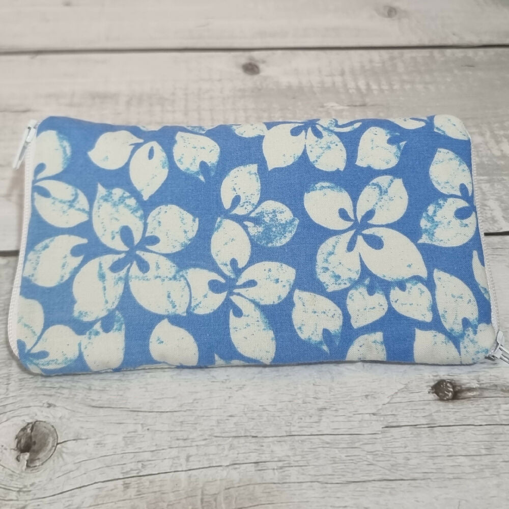 Upcycled double glasses pouch - tropical blue, white flowers