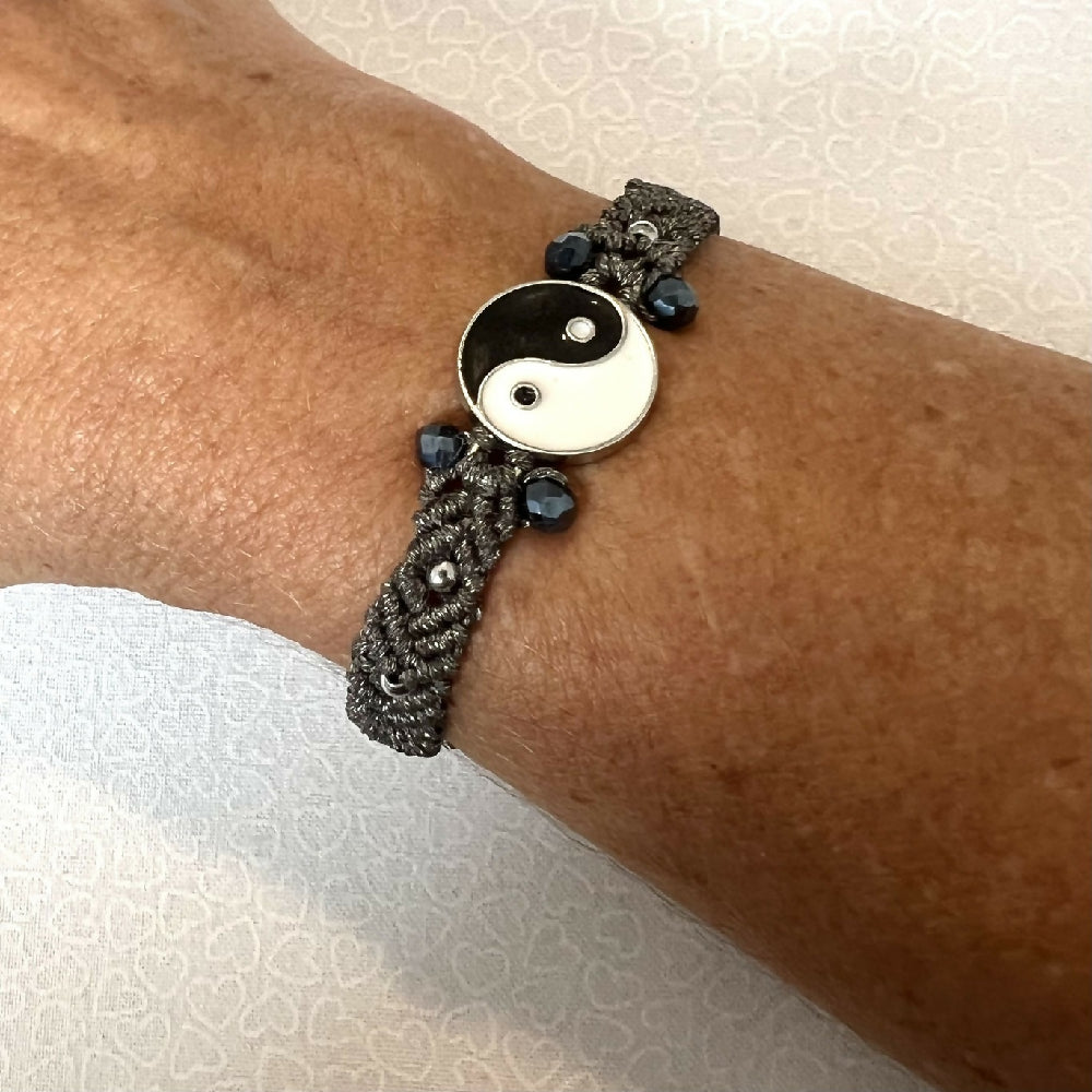 Yin Yang - Metallic Macrame Bracelet
