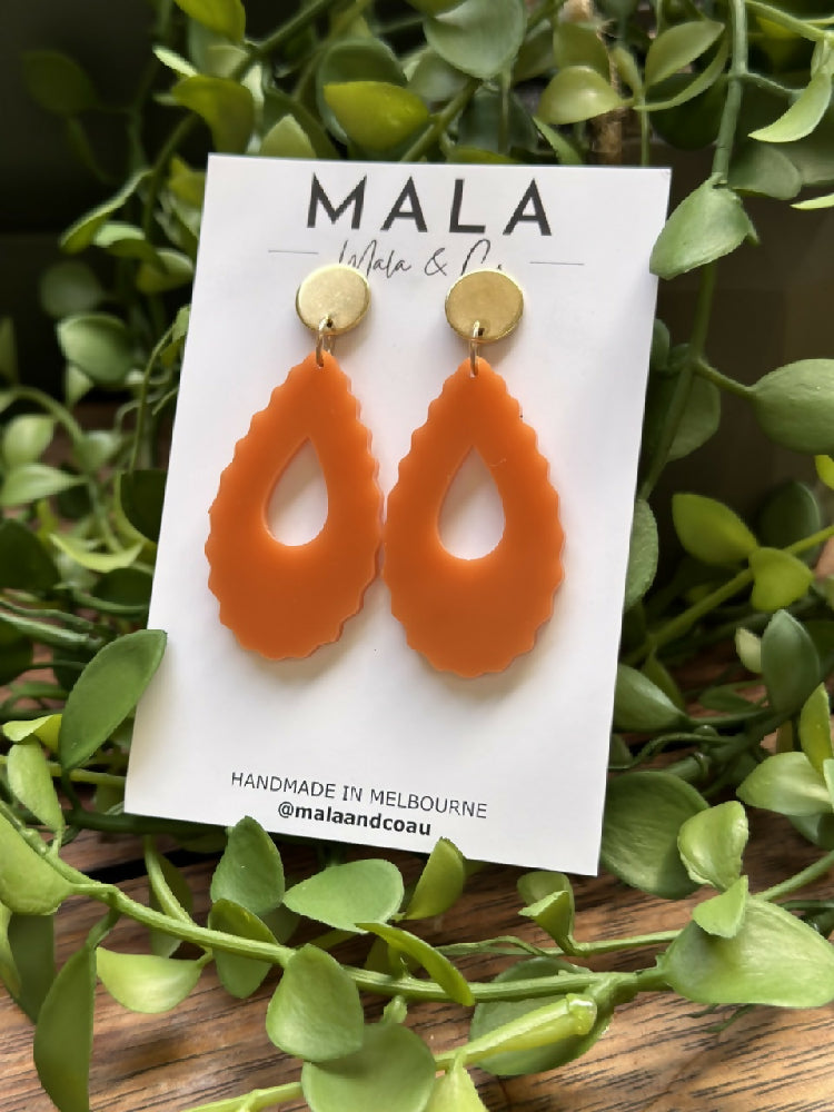 Bessy Dangles