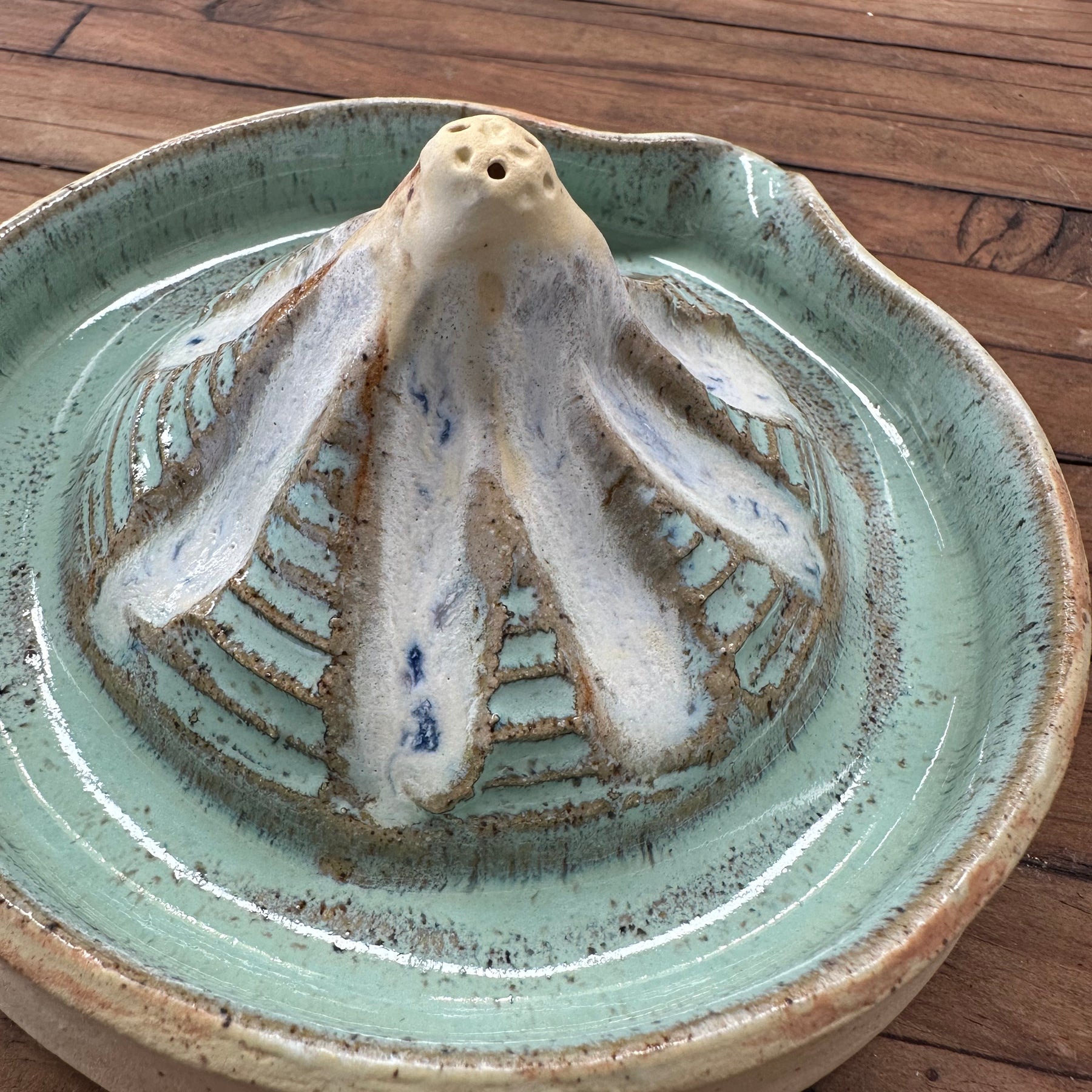 Daisy Citrus Press - Ceramic Lemon Squeezer