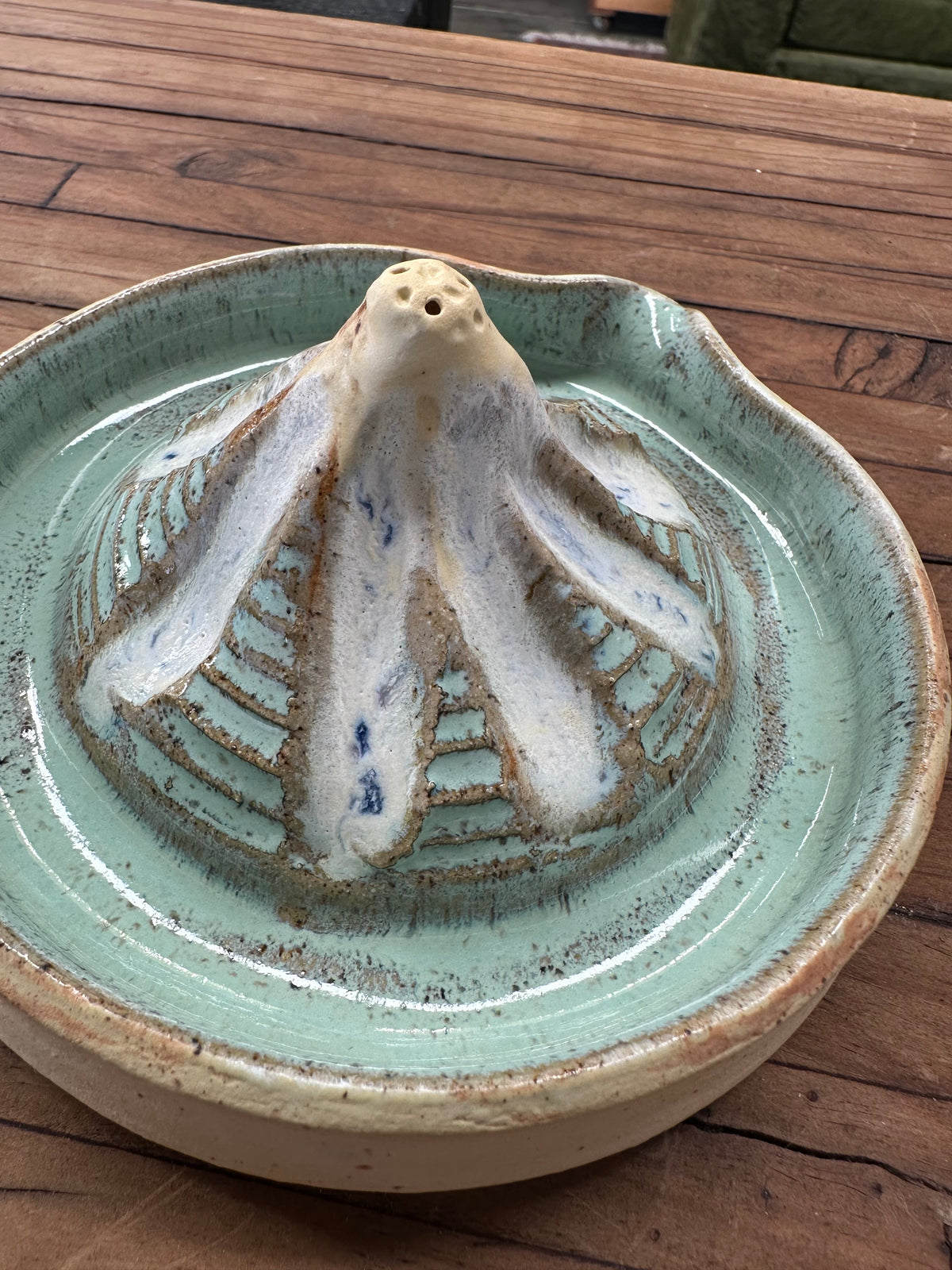Daisy Citrus Press - Ceramic Lemon Squeezer