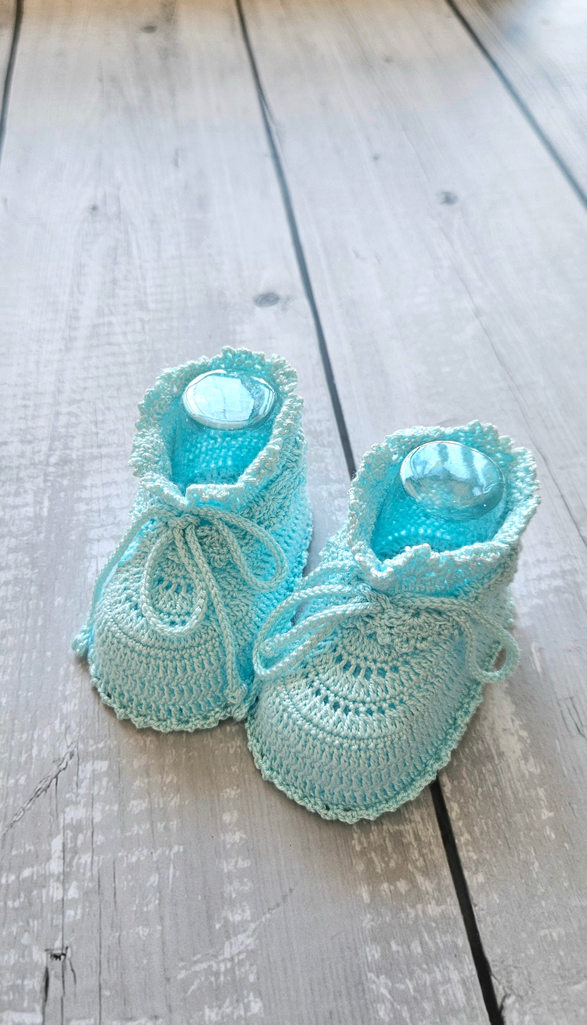 Handmade Newborn Gift Set – Silk Blanket, Bonnet & Booties | Sky Blue | Luxury Baby Gift