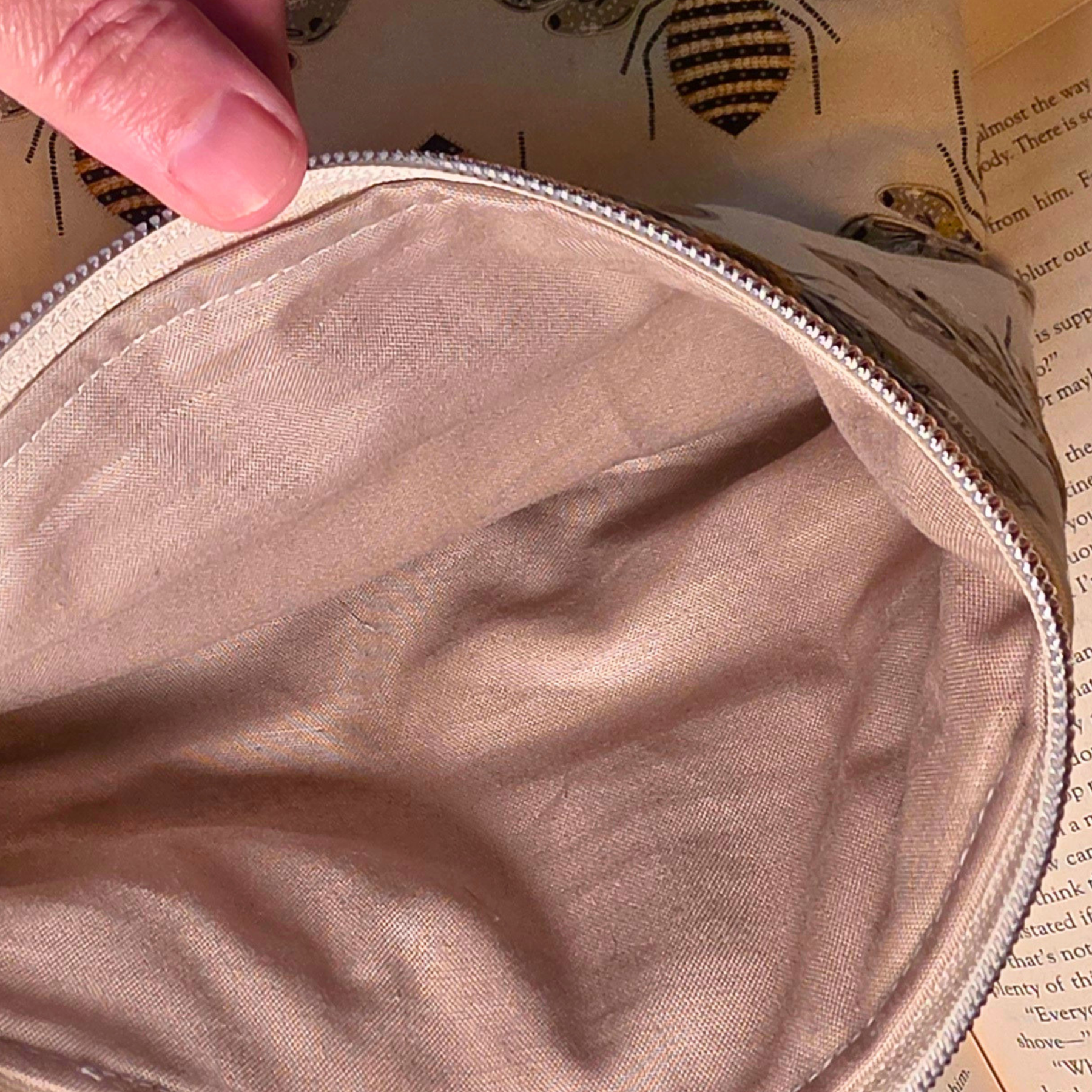 Bee designs - book or 11" tablet sleeve, handmade