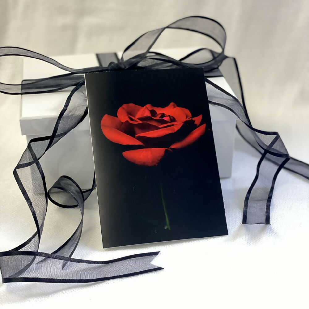 valentines-day-red-rose-card-with-gift-1