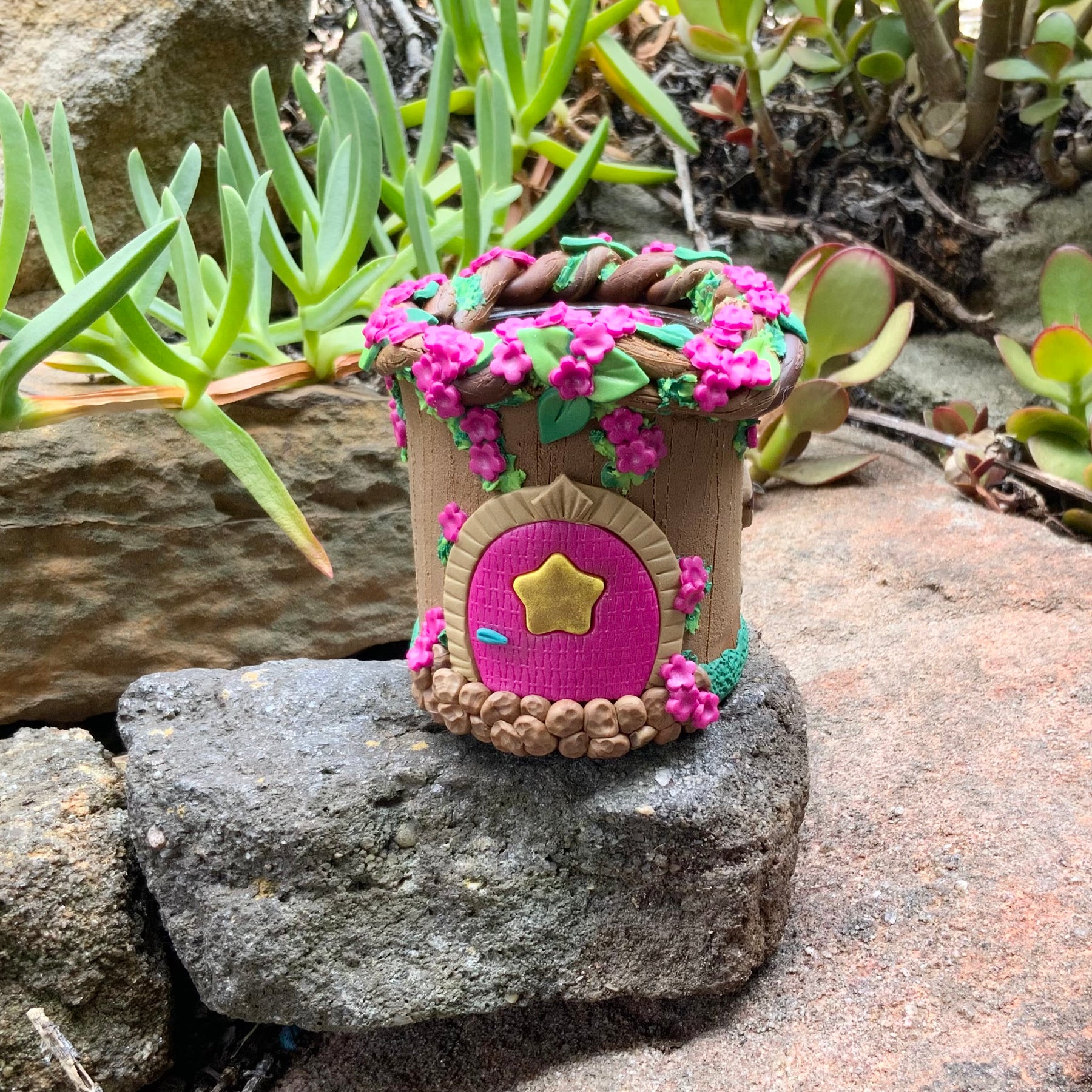 Pixie Home: 4 CALICO ROW, PIXIEVILLE