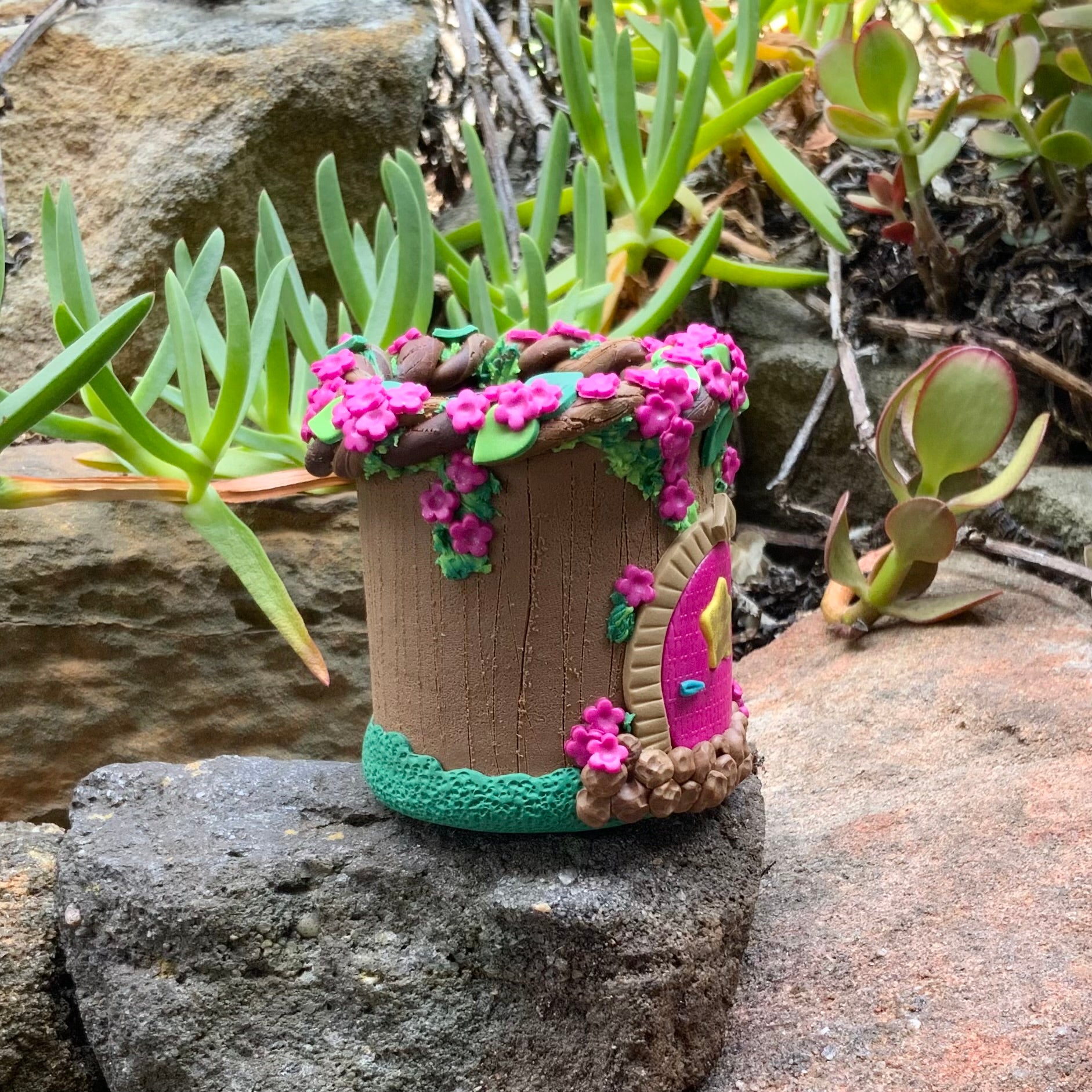 Pixie Home: 4 CALICO ROW, PIXIEVILLE