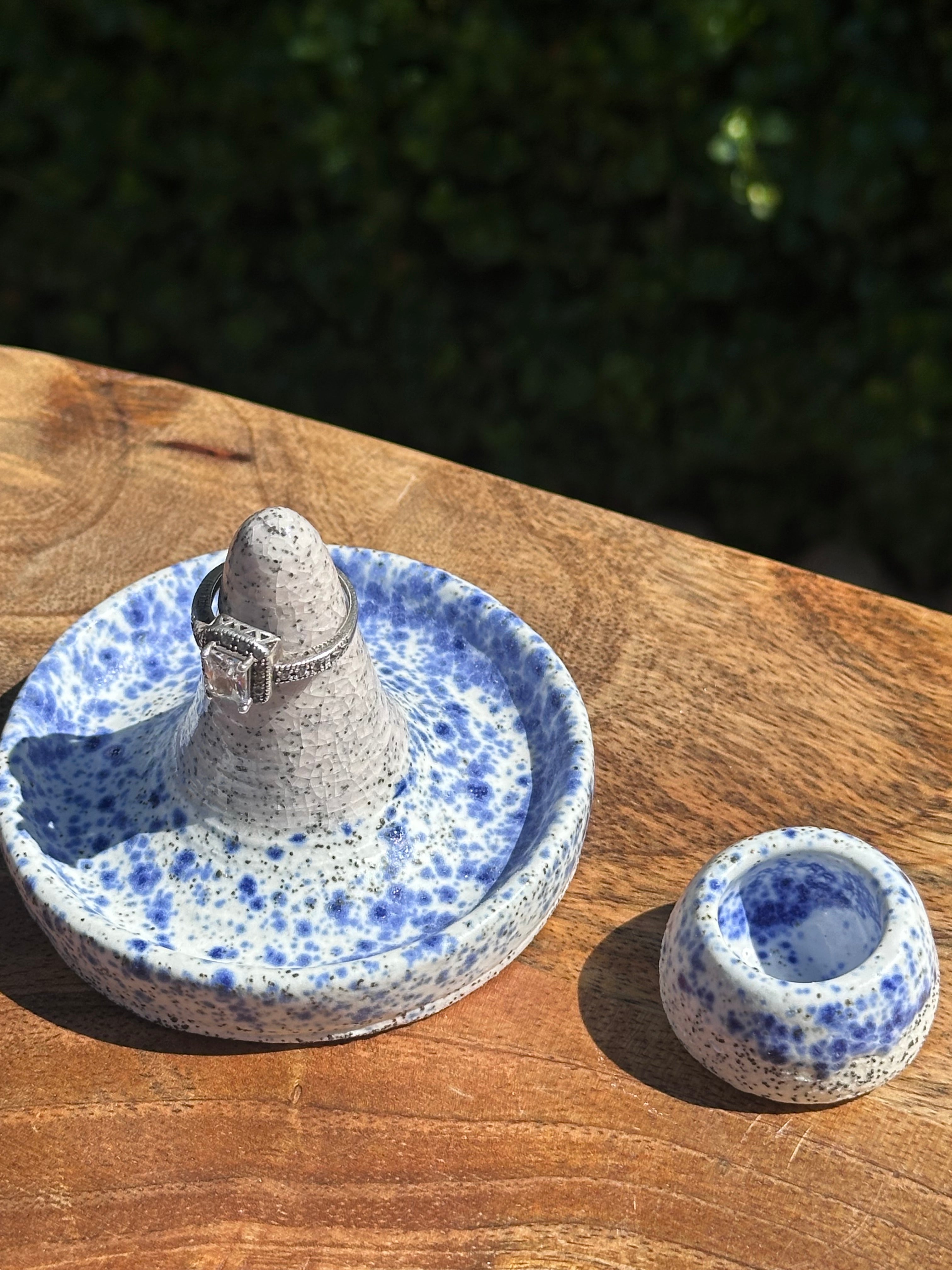A Ring Holder and Earring Thumb Pot Set