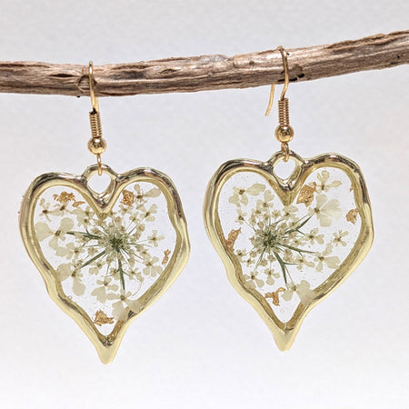 Pressed flowers in resin, heart-shaped, Queen Anne's Lace