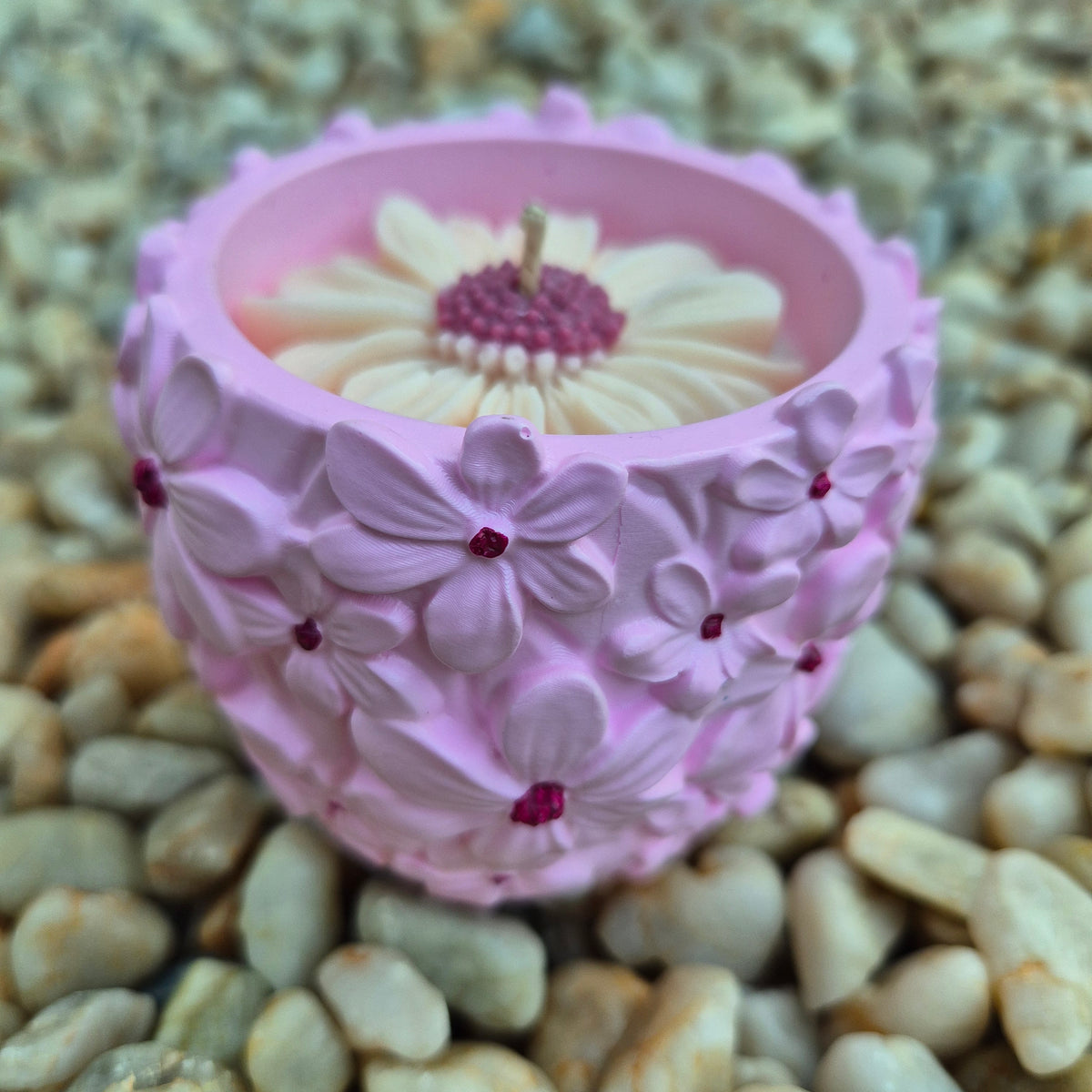Concrete soy wax 3D daisy tub candle scented with gardenia