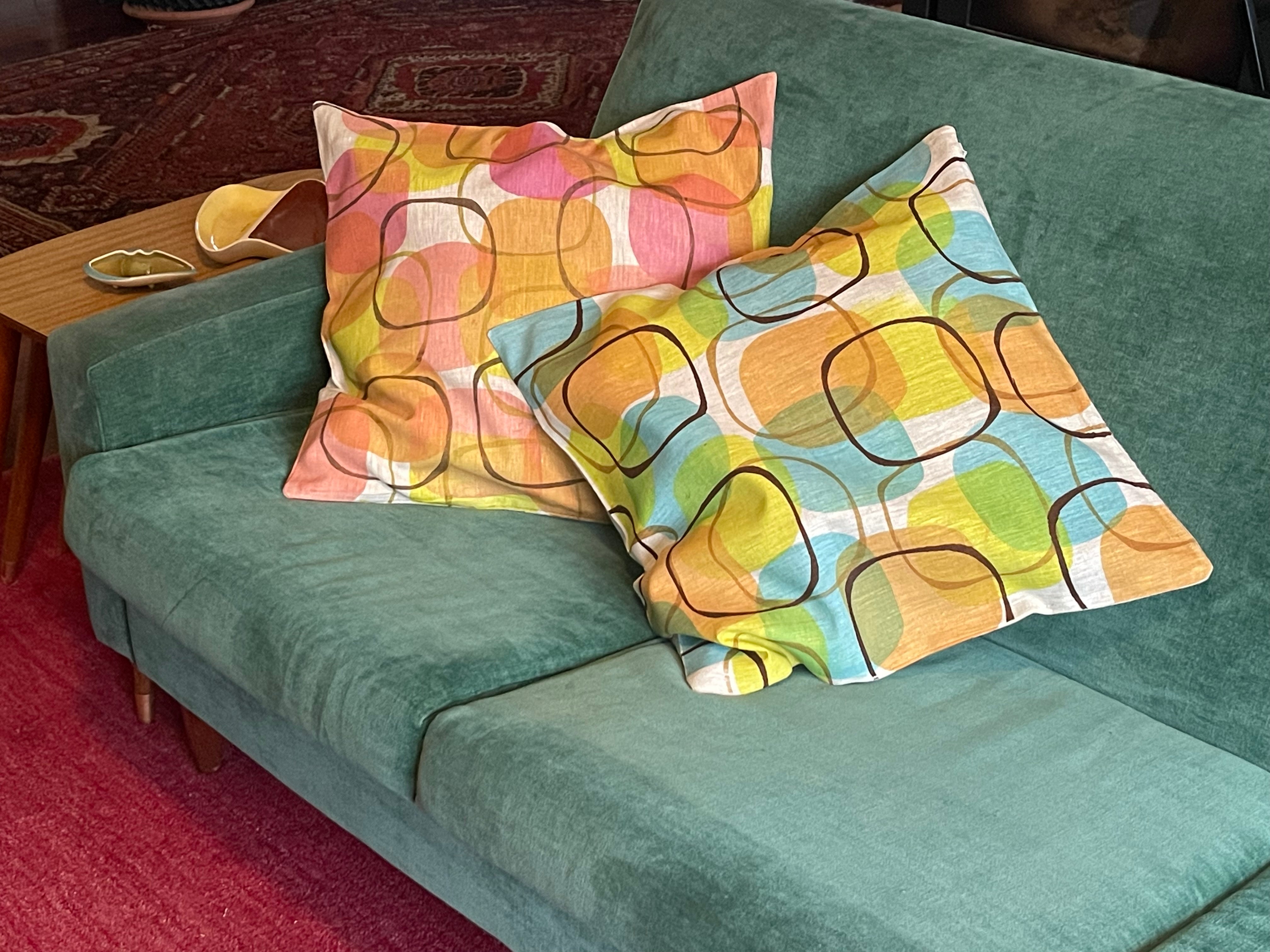 Cushion cover - Bronze rose and lime circles