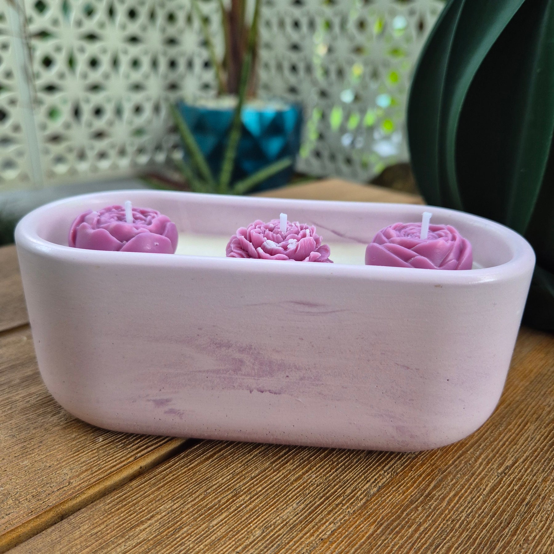 Lilac concrete bowl candle scented with gardenia and rose