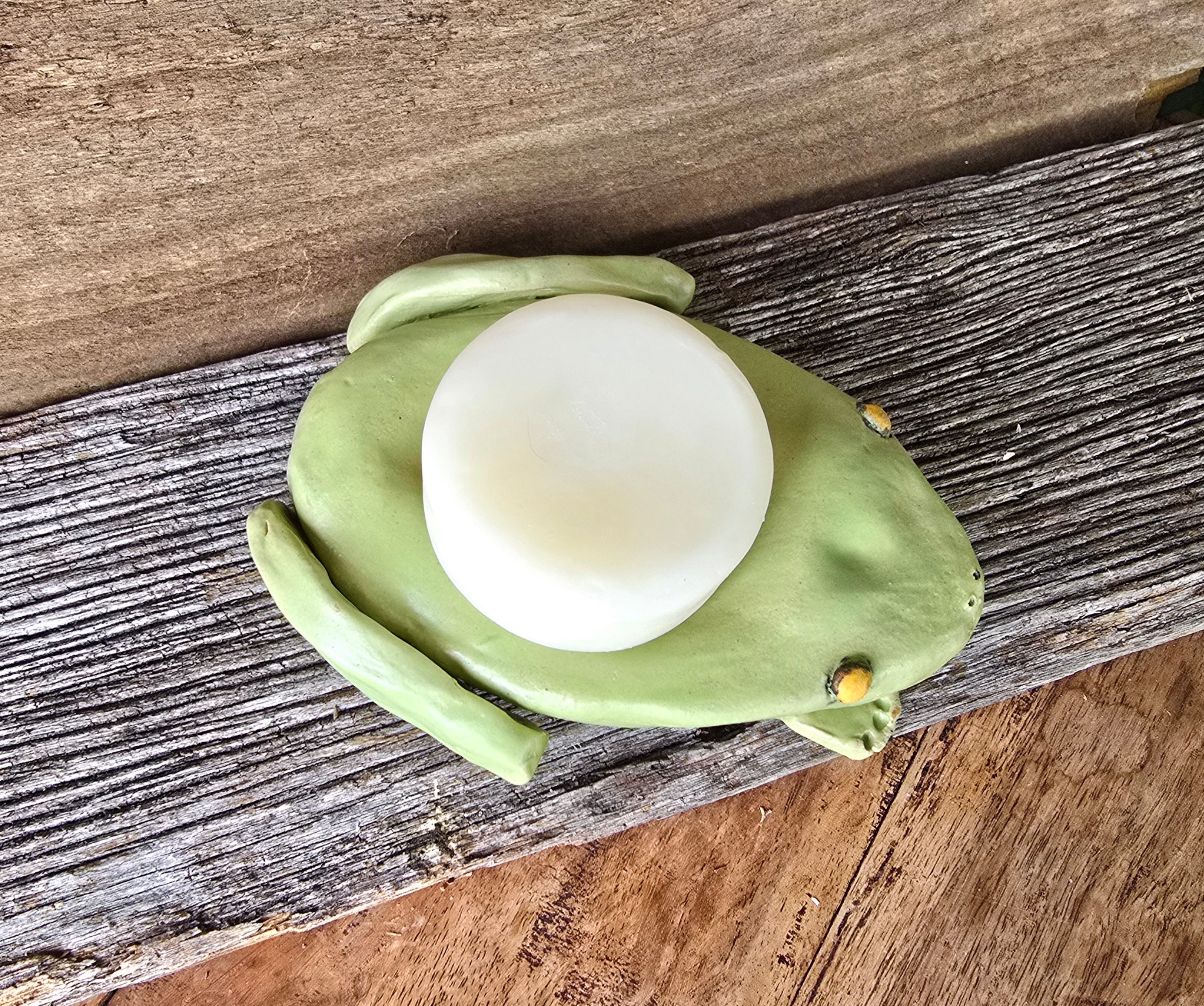 Green frog soap dish