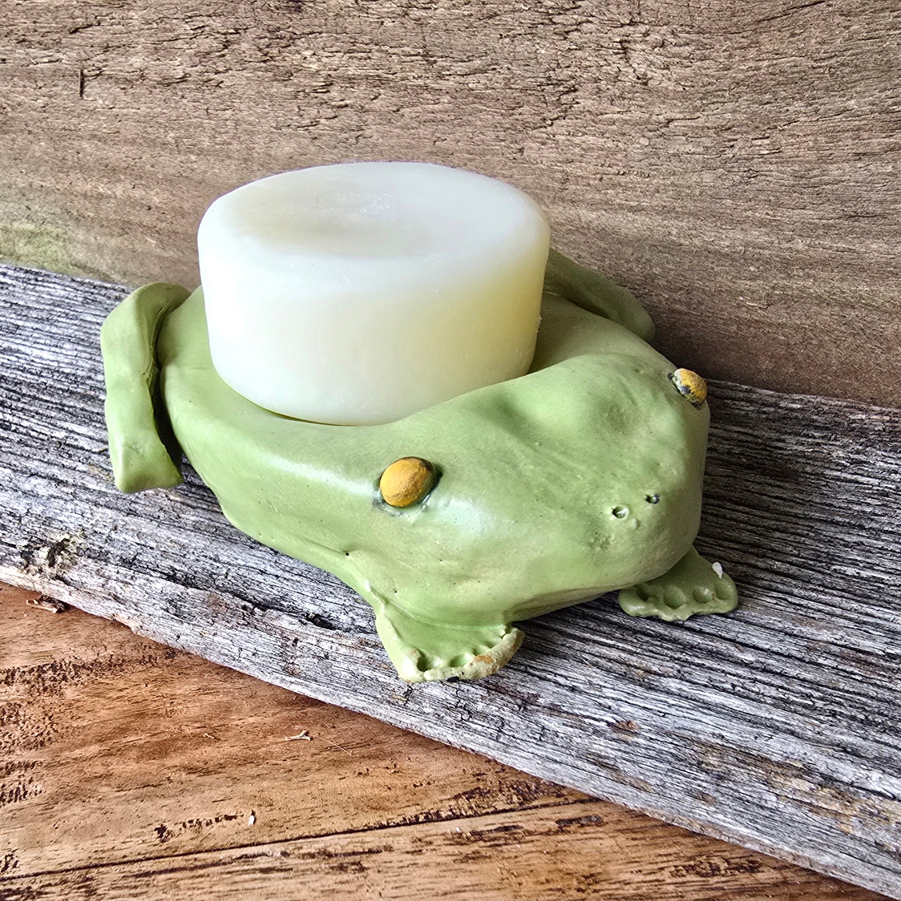 Green frog soap dish