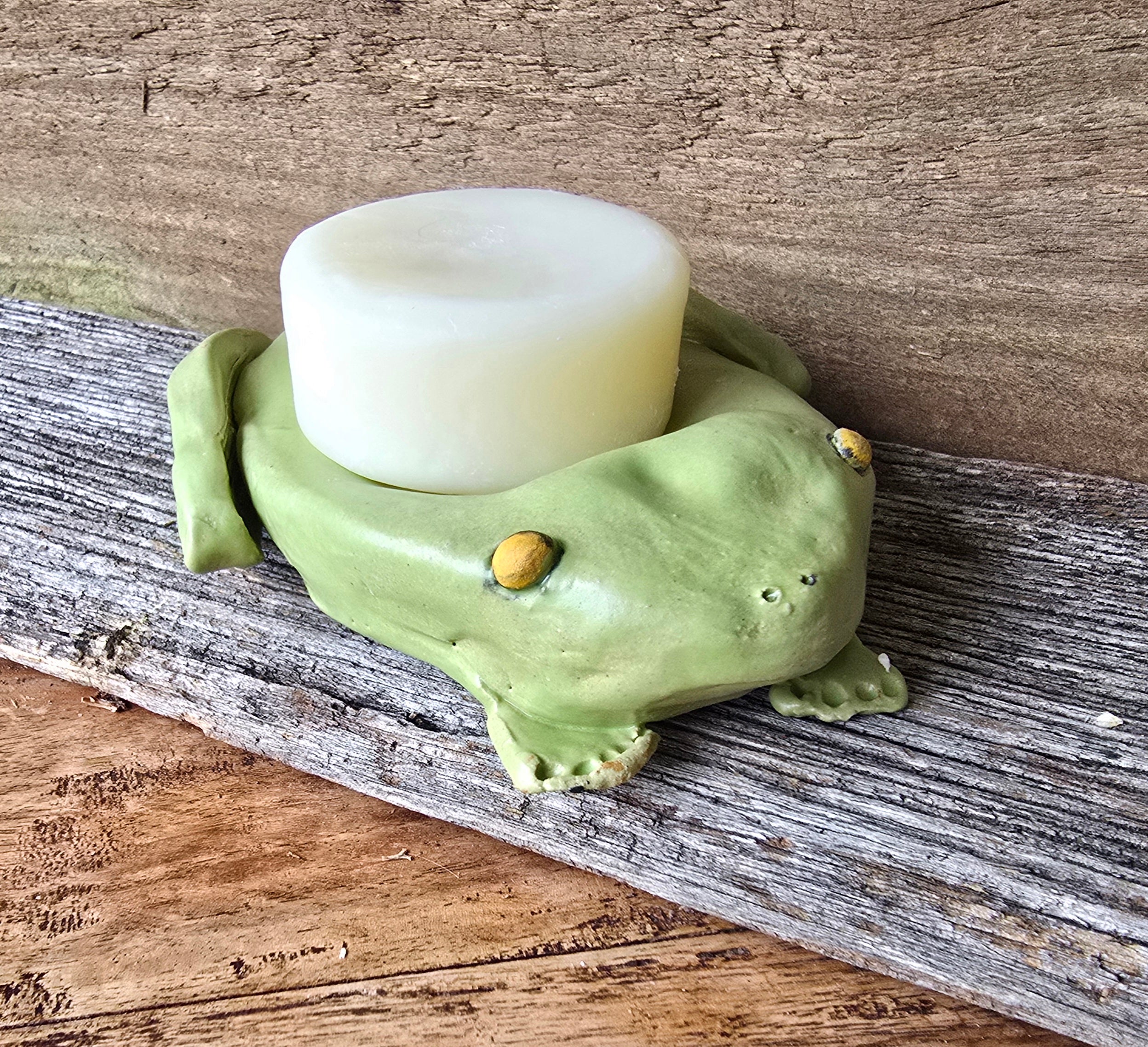 Green frog soap dish