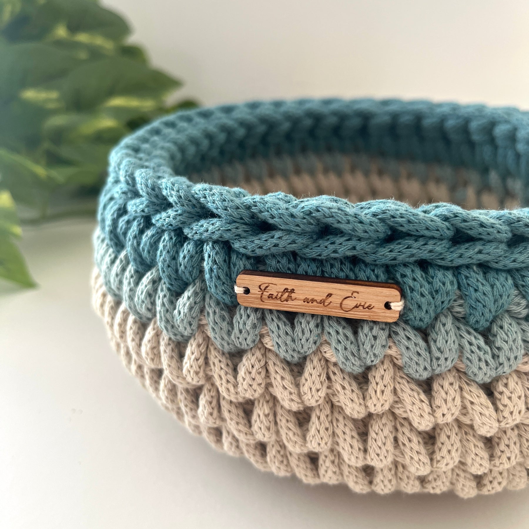 Curved crochet basket
