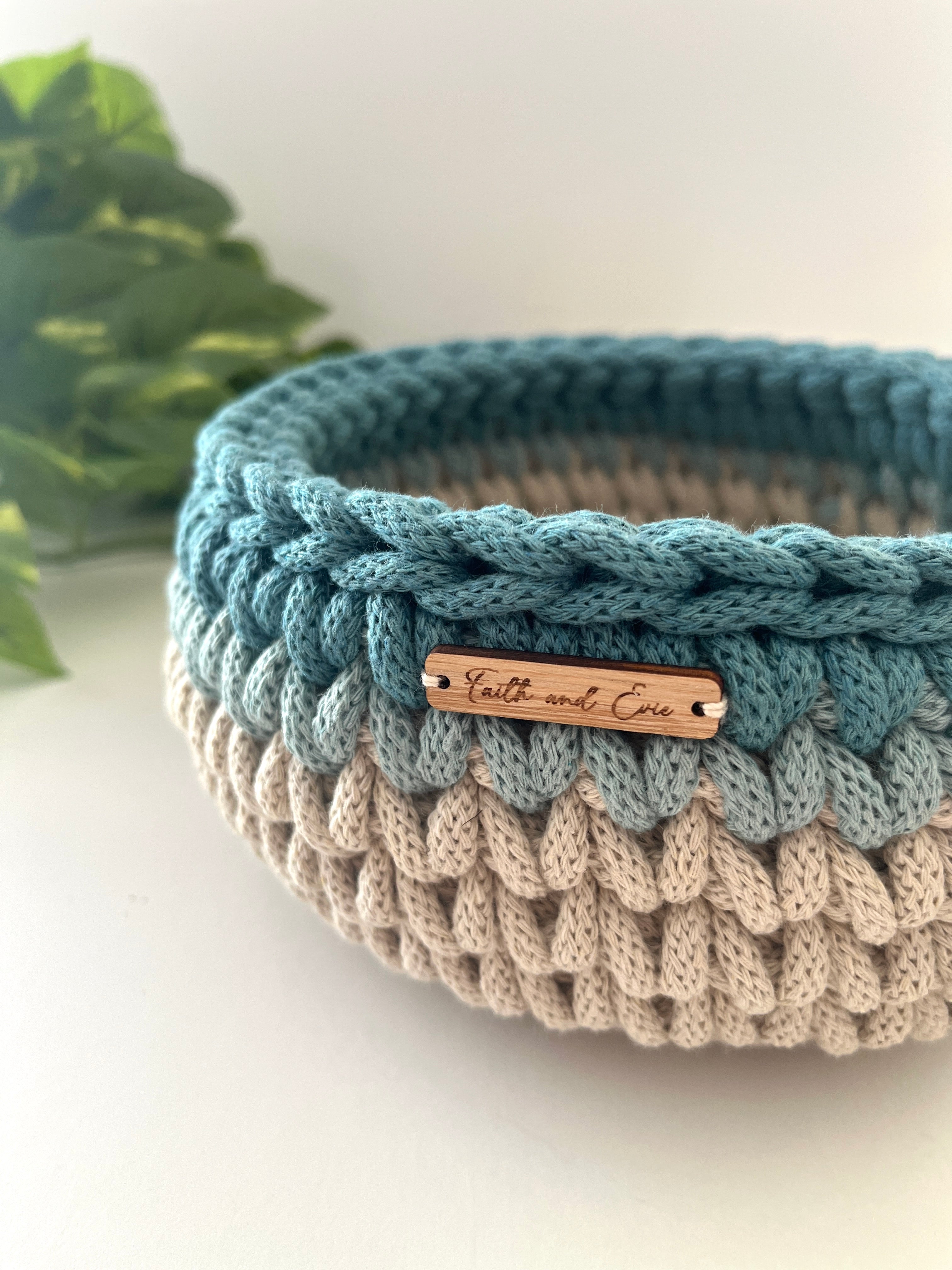 Curved crochet basket