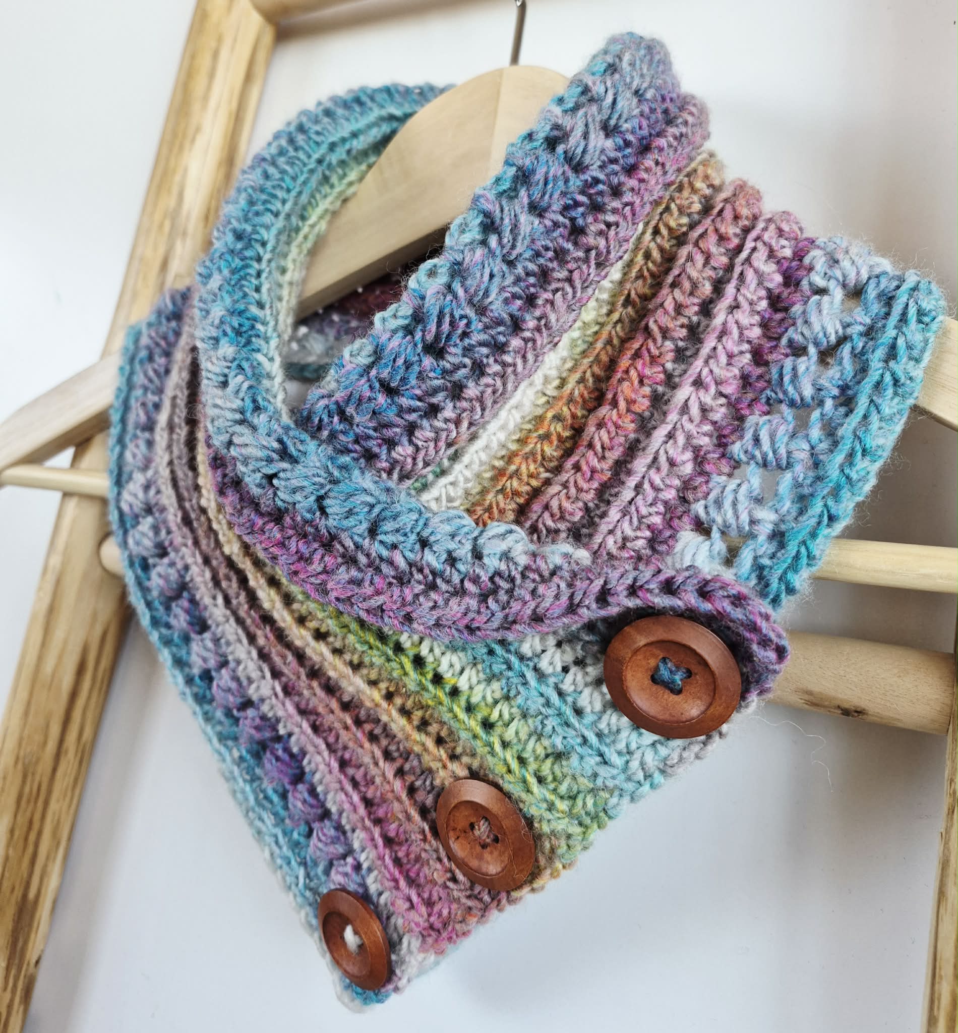 Ladies Neck warmer | Cowl | Scarf | Adult | Vintage | Crochet | Buttoned