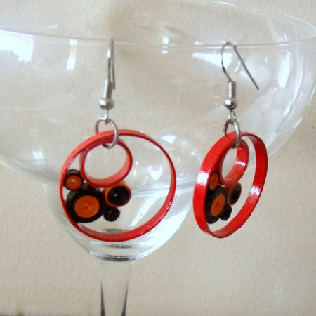 Quilled Circle earrings, with red and black