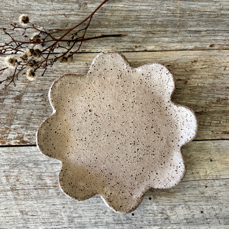 Ceramic plate in Flower Design |  Rustic and White