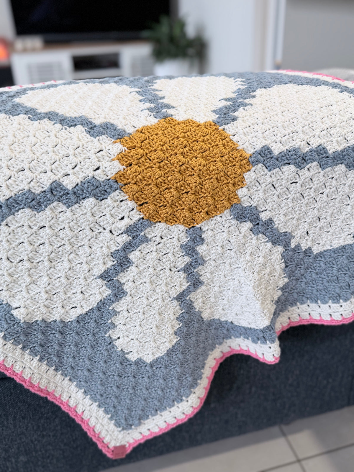 #129 -Daisy Lap Size Blanket/Baby Blanket