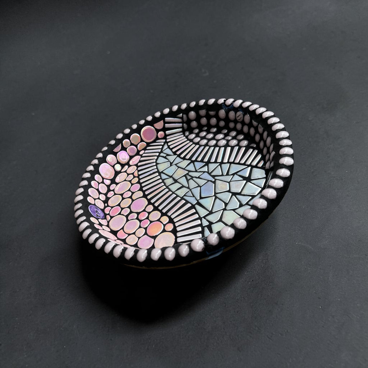 Mosaic Bee Bath. Pink.