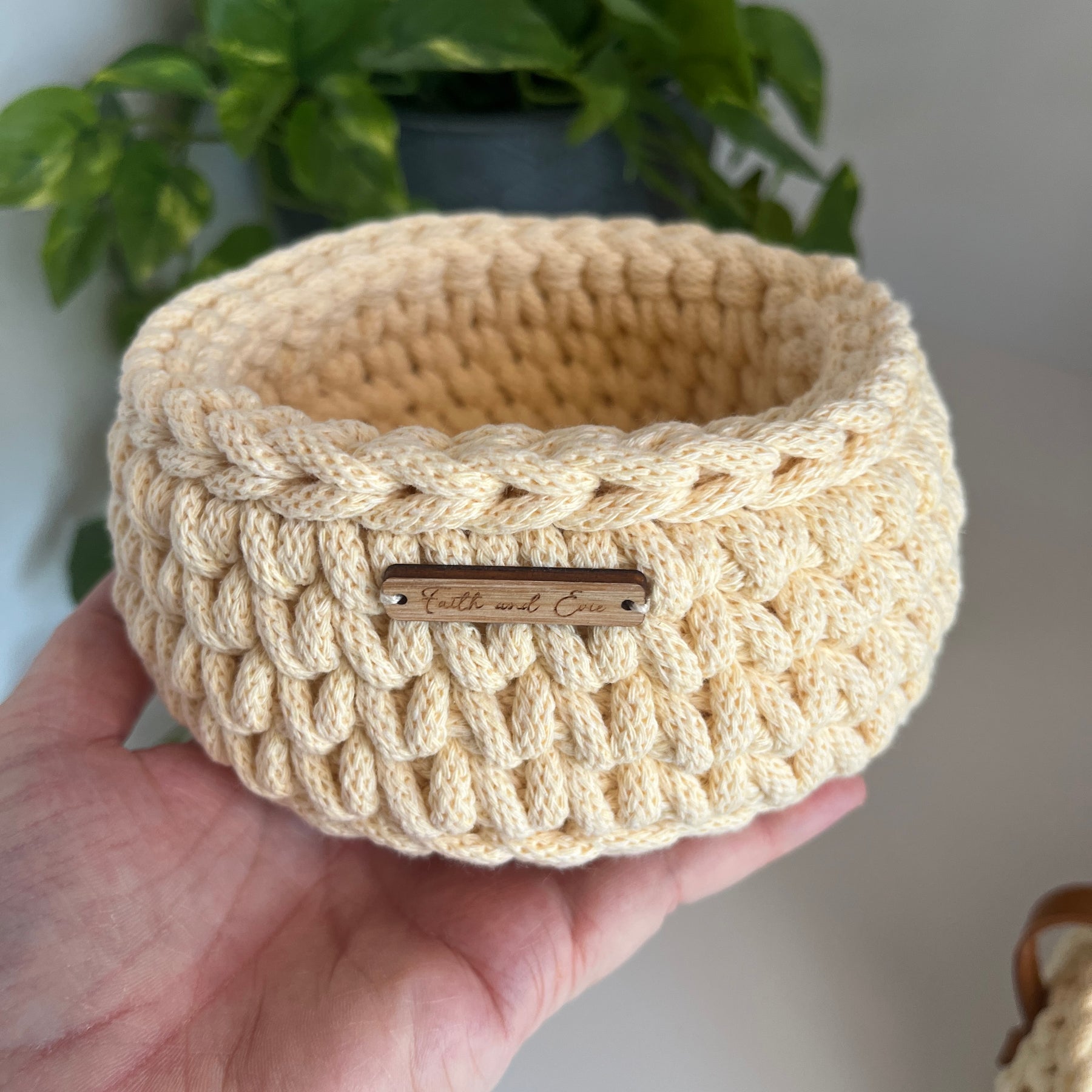 Crochet basket - small - colour Butter