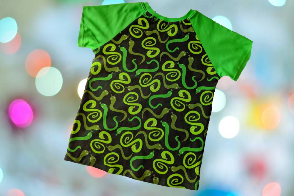 Boys T-Shirt, Green Snakes, Size 5, 6, 7